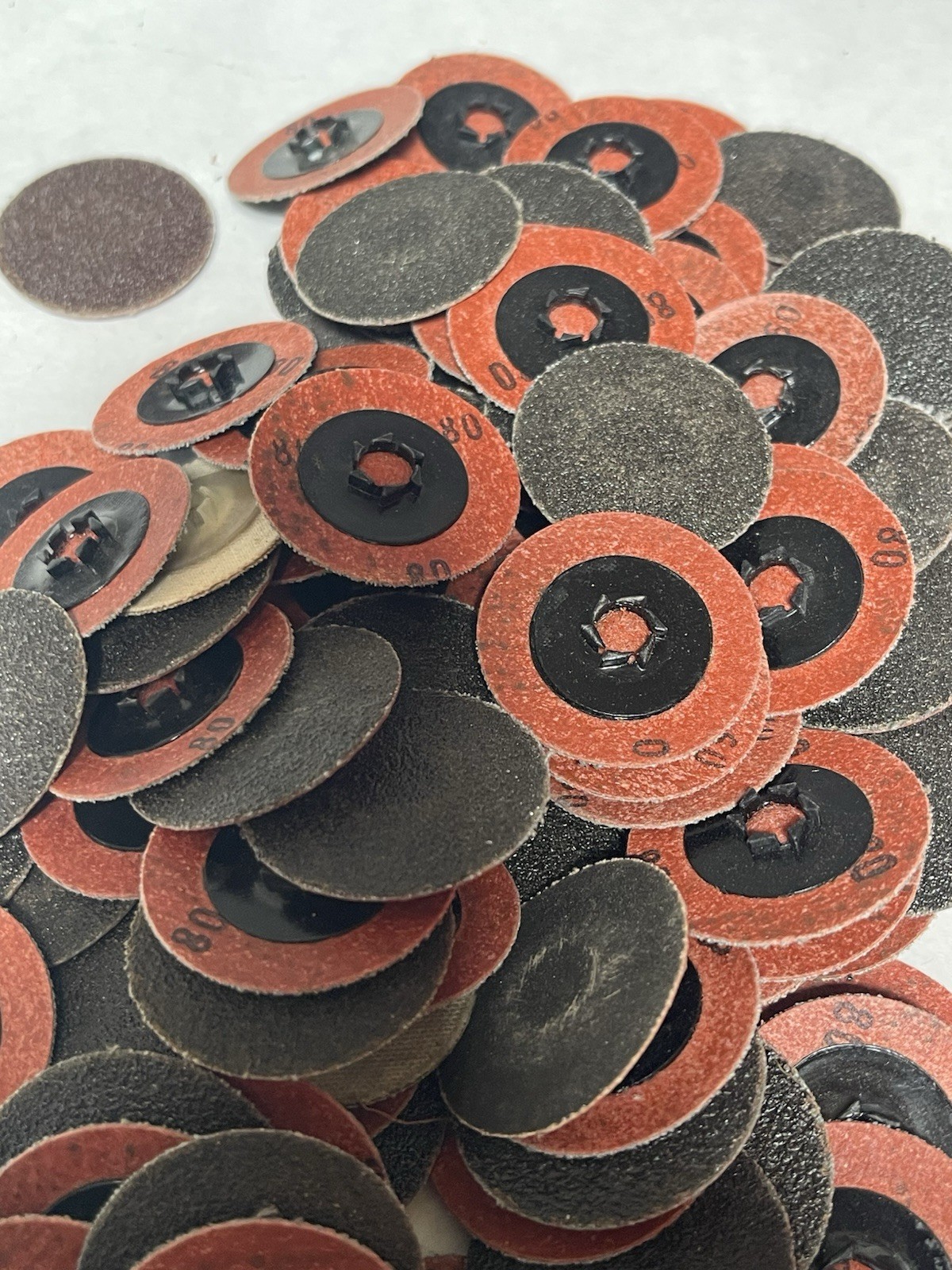 Assorted 1.5” Round Sanding Abrasive Paper Discs Quick-Change Sandpaper (26JL55)