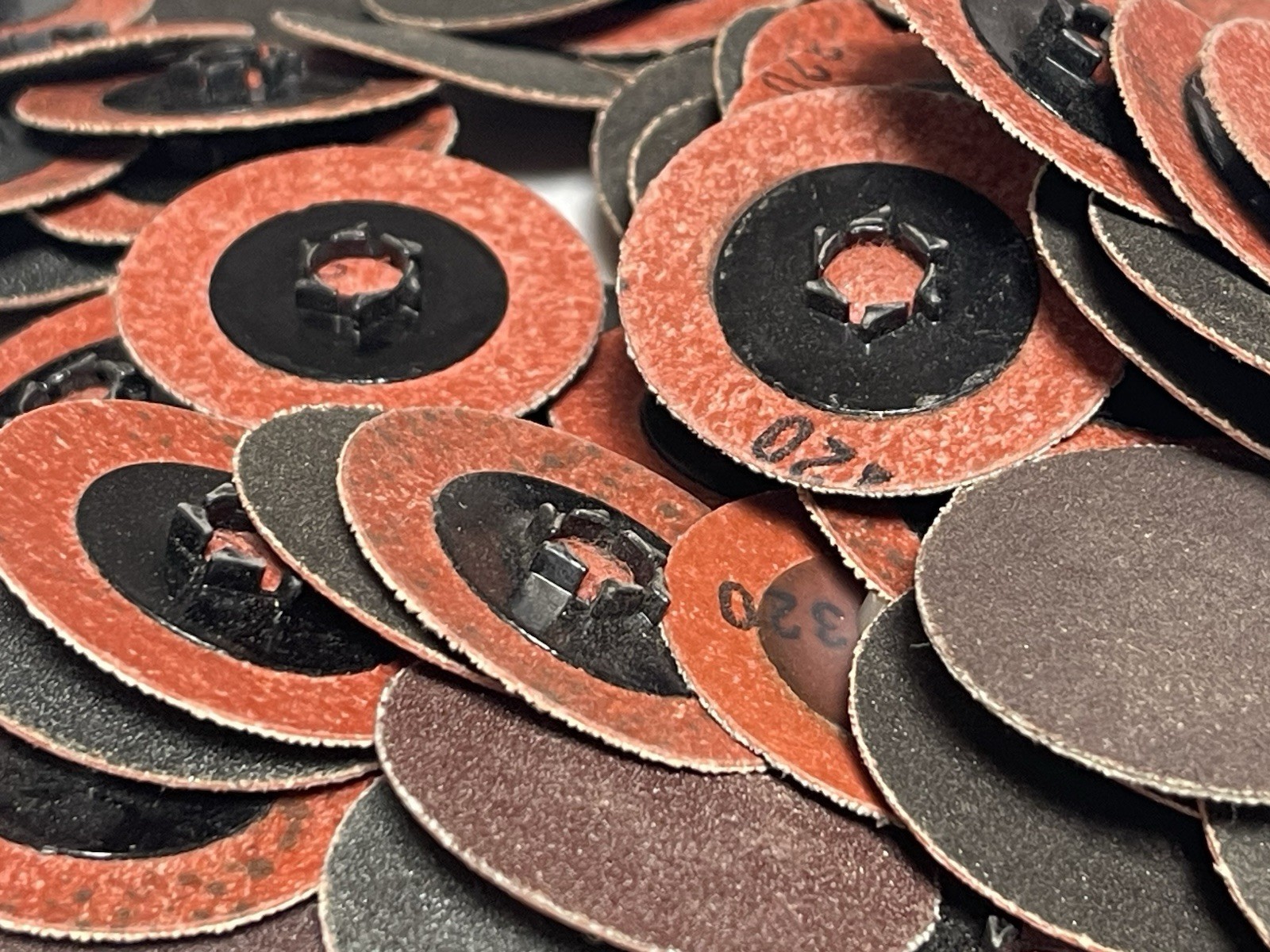Assorted 1.5” Round Sanding Abrasive Paper Discs Quick-Change Sandpaper (26JL54)