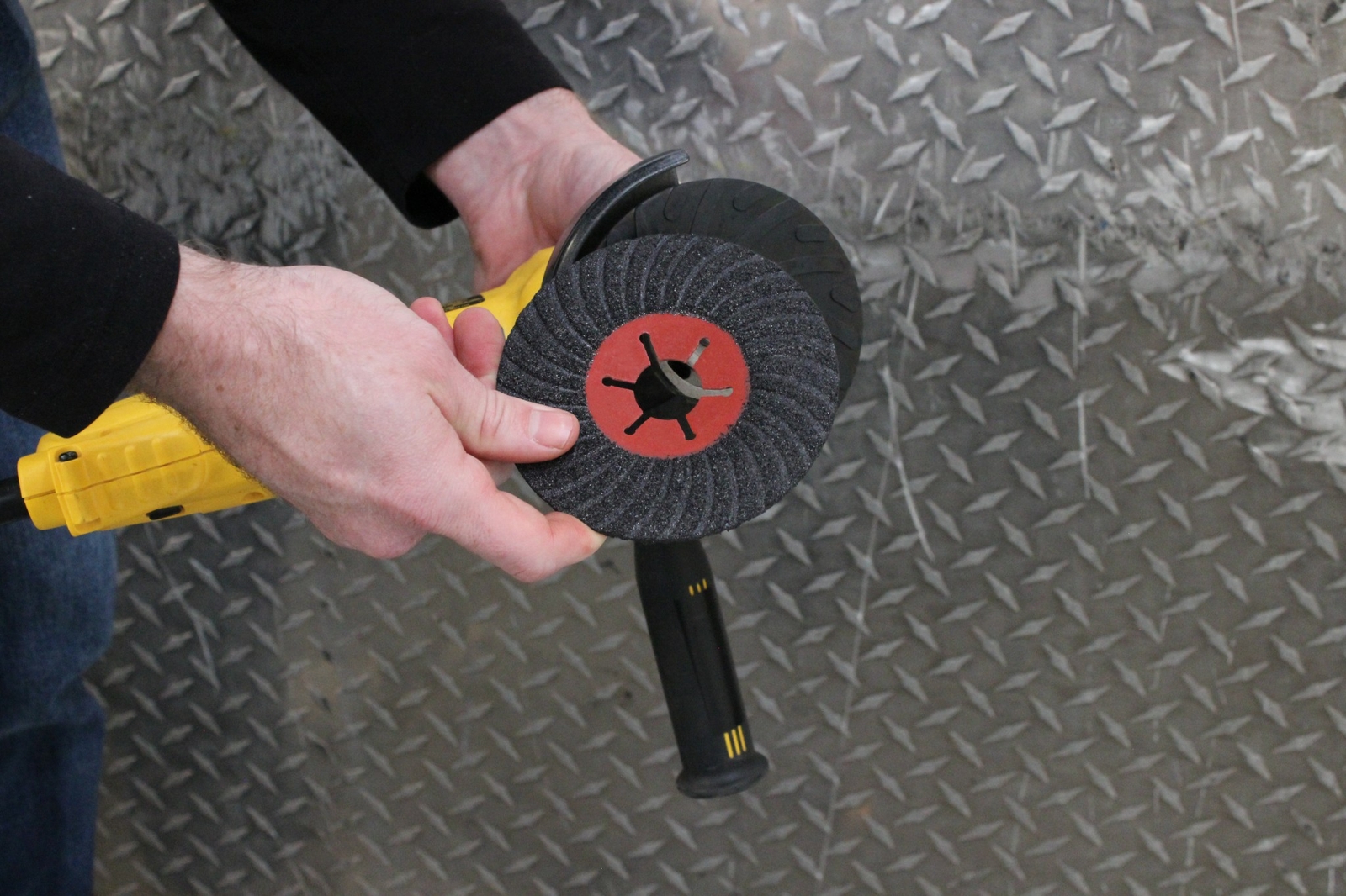 5 Pack – 4.5″ x 7/8″ Silicon Carbide Semi-Flex Sanding Discs for Angle Grinders