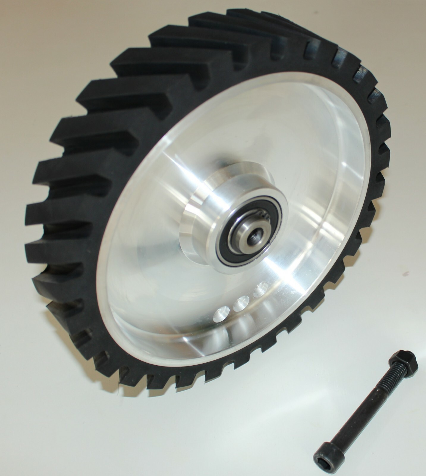 250mm -10″ Belt Grinder Contact Wheel Serrated Rubber-50 mm Wide -1 Min Mounting