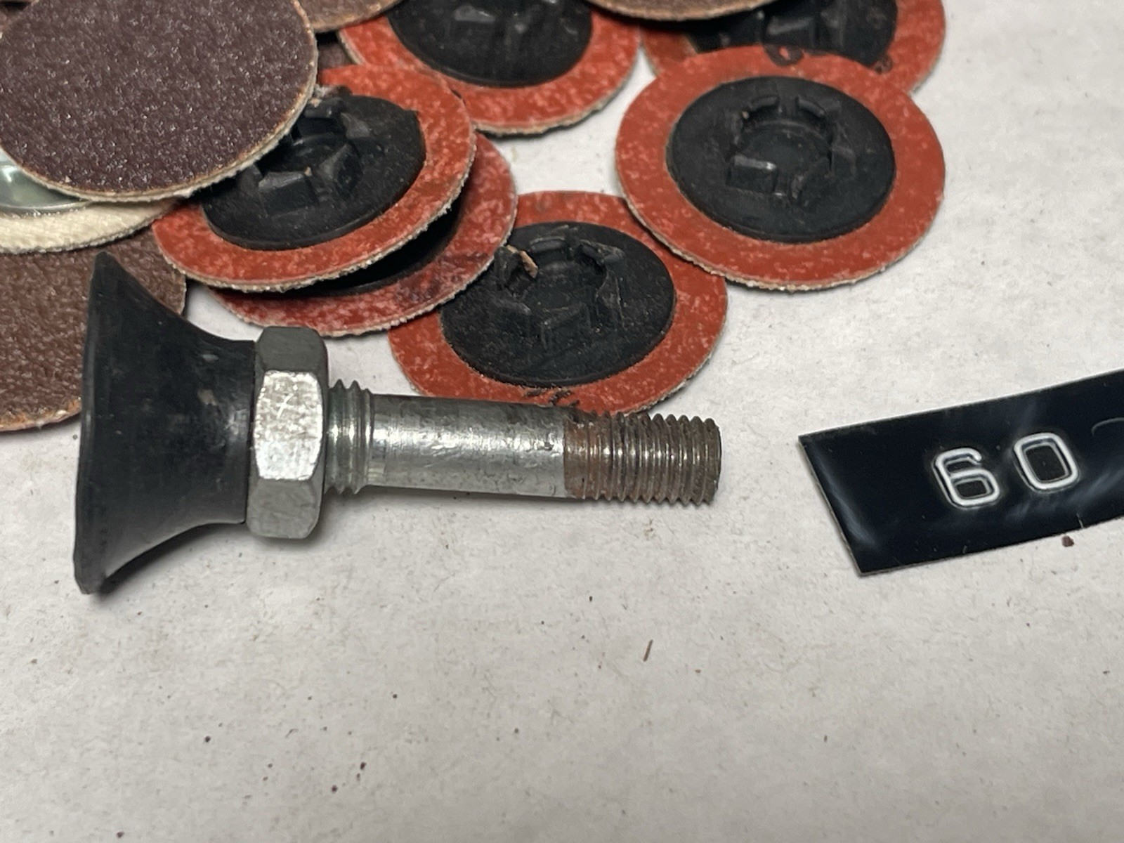 60 Grit 1” Round Sanding Abrasive Paper Discs Quick-Change Sandpaper (26JL61)