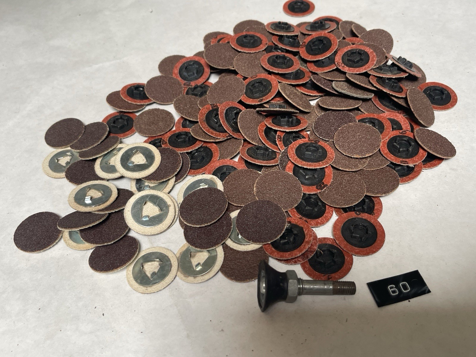 60 Grit 1” Round Sanding Abrasive Paper Discs Quick-Change Sandpaper (26JL61)