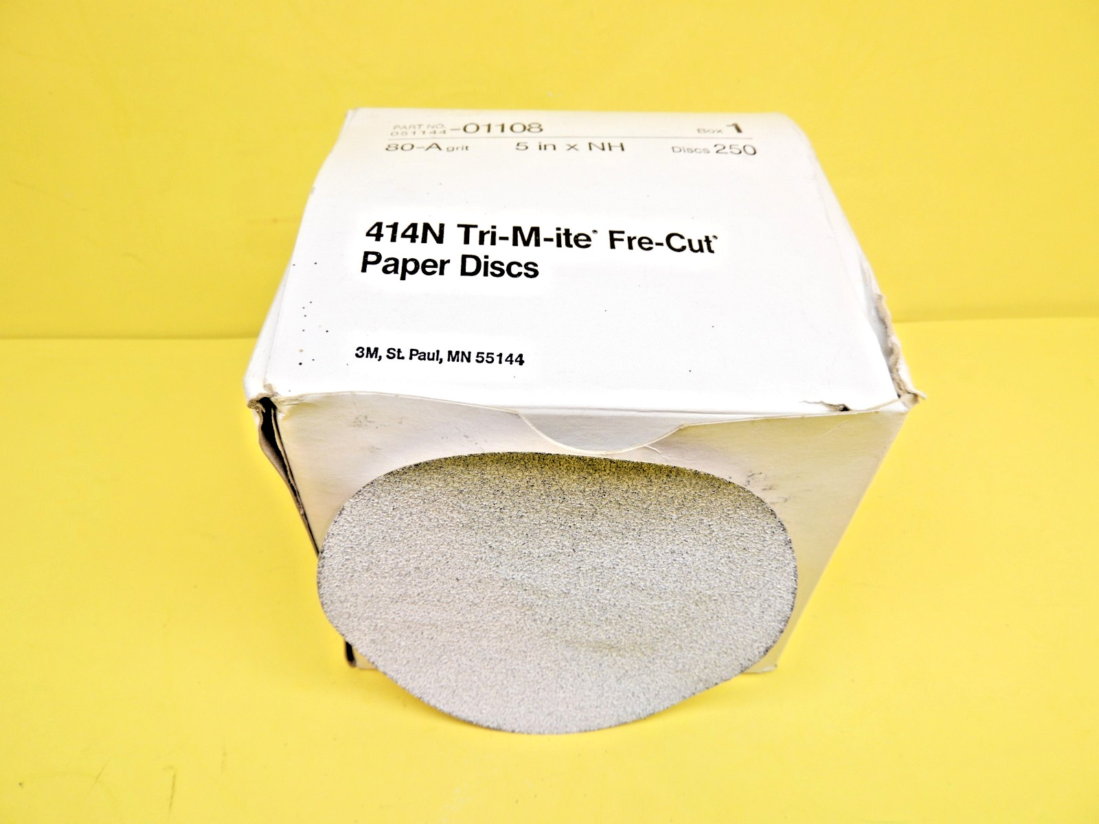 NOS NEW 3M 80-A GRIT SANDPAPER 250 DISCS #051144-01108 TRI-M-ITE FRE-CUT PAPER