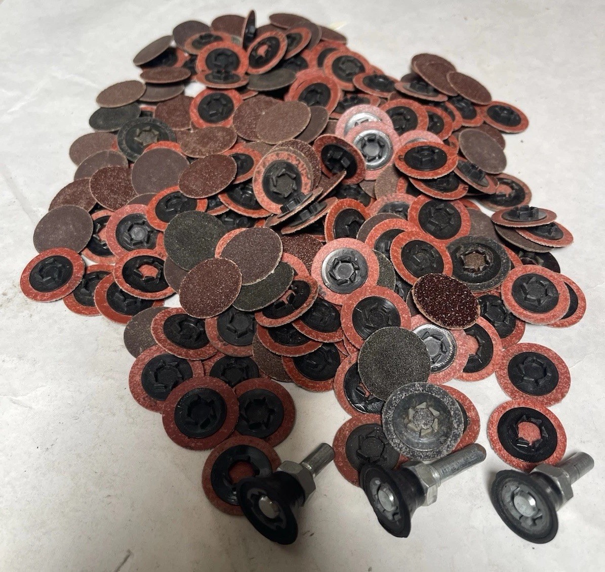 Assorted 1in Round Sanding Abrasive Paper Discs Quick-Change Sandpaper (26JL53)
