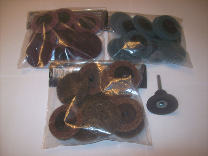 30 ASSORTED 2″ ROLL LOCK TWIST ON SURFACE PREP SCUFF DISC W/MANDREL