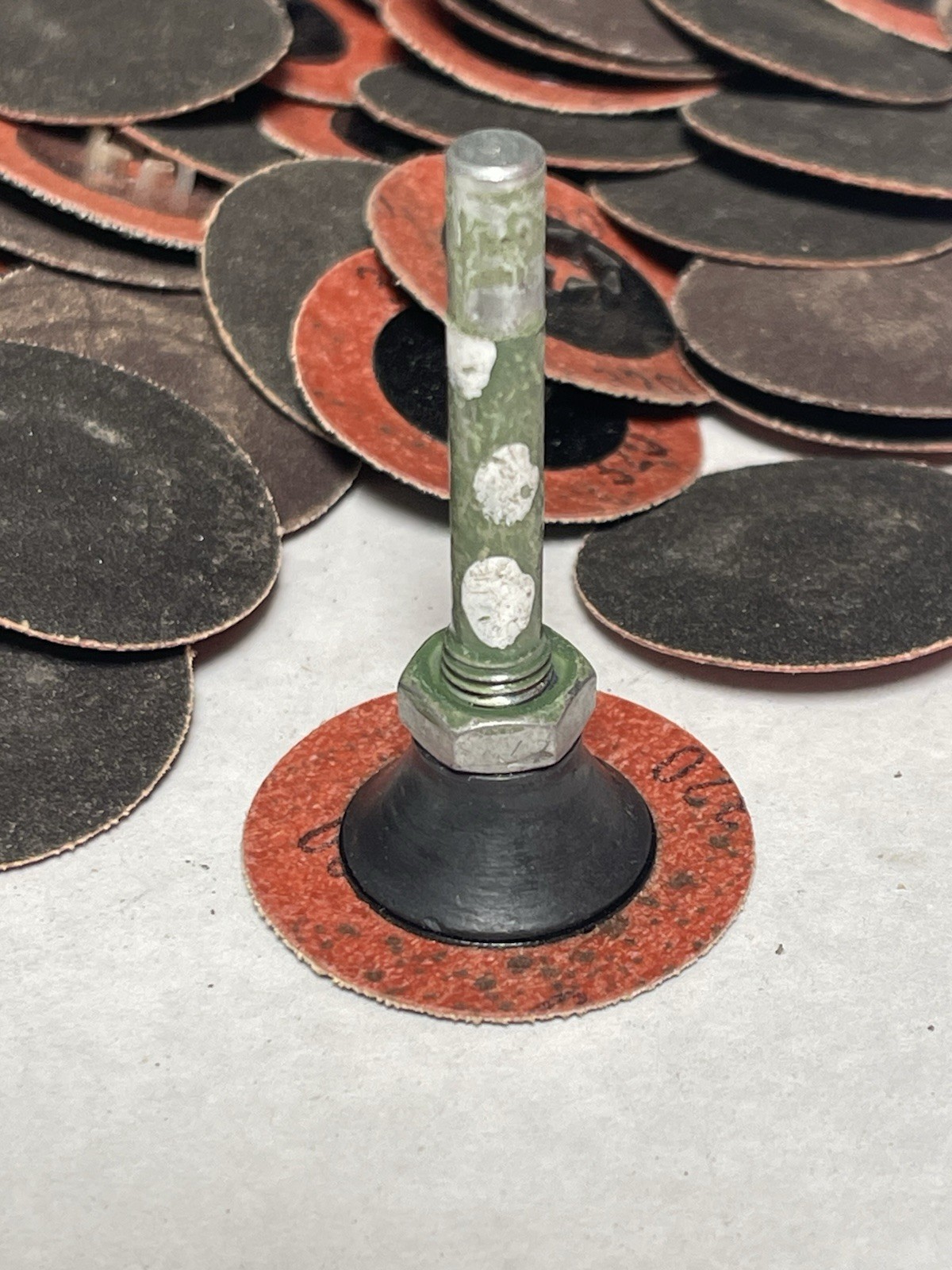 Assorted 1.5” Round Sanding Abrasive Paper Discs Quick-Change Sandpaper (26JL56)