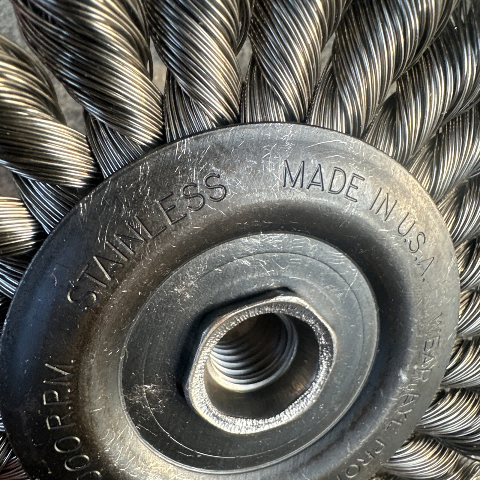 DeWALT 5″ X 5/8″ 11 Arbor Cable Twist Metal .020″ Stainless Wire Wheel