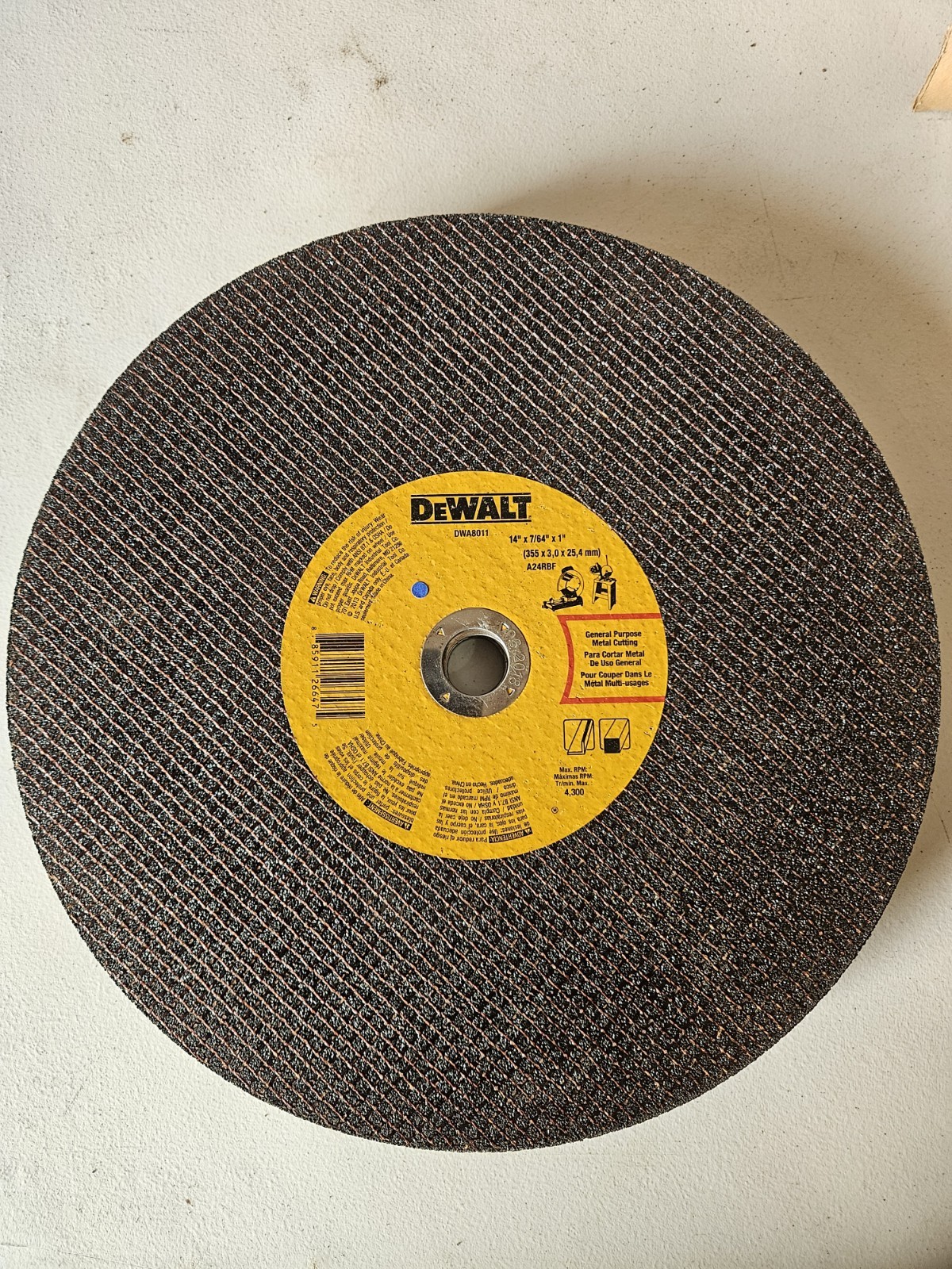 10 DEWALT DWA8011 14 in Cut-Off Wheel A24RBF Black Yellow for Metal Cutting