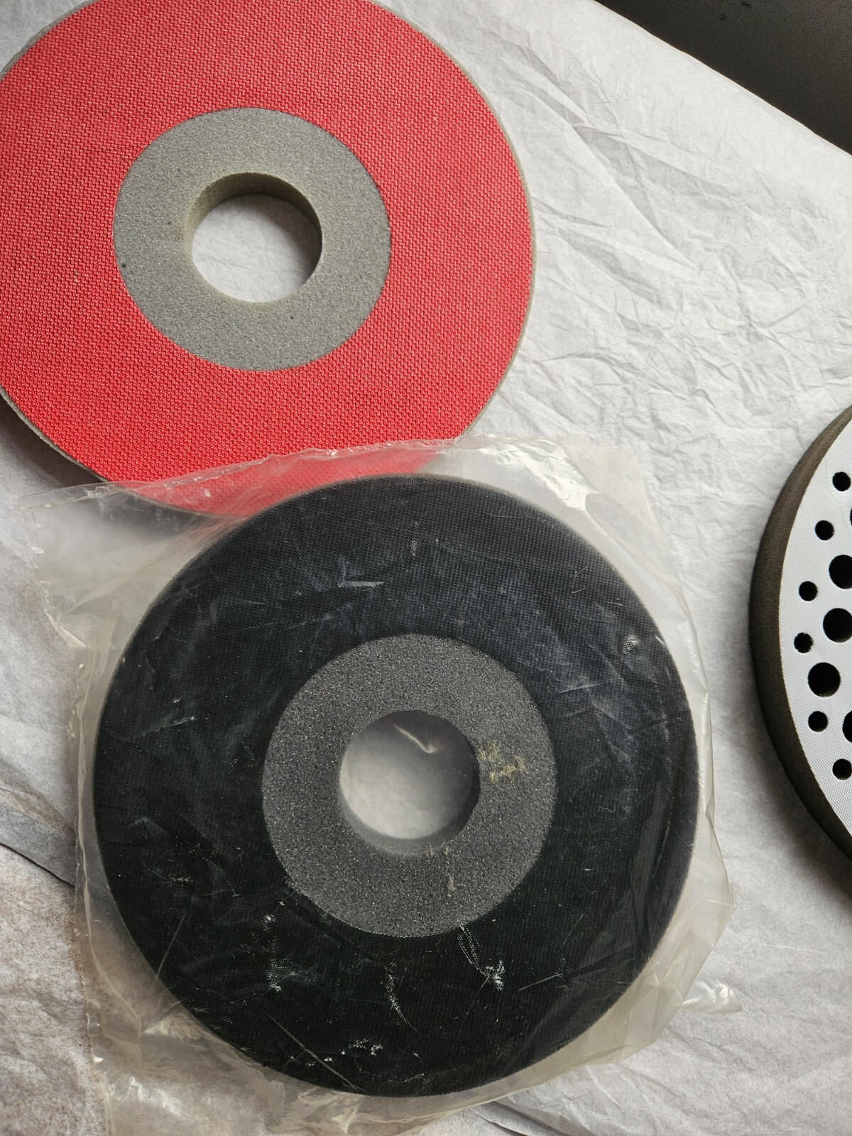Huge Lot of 9″ Hook & Loop Drywall Sanding Back Up Pad 03292 + Discs And PWRPAD