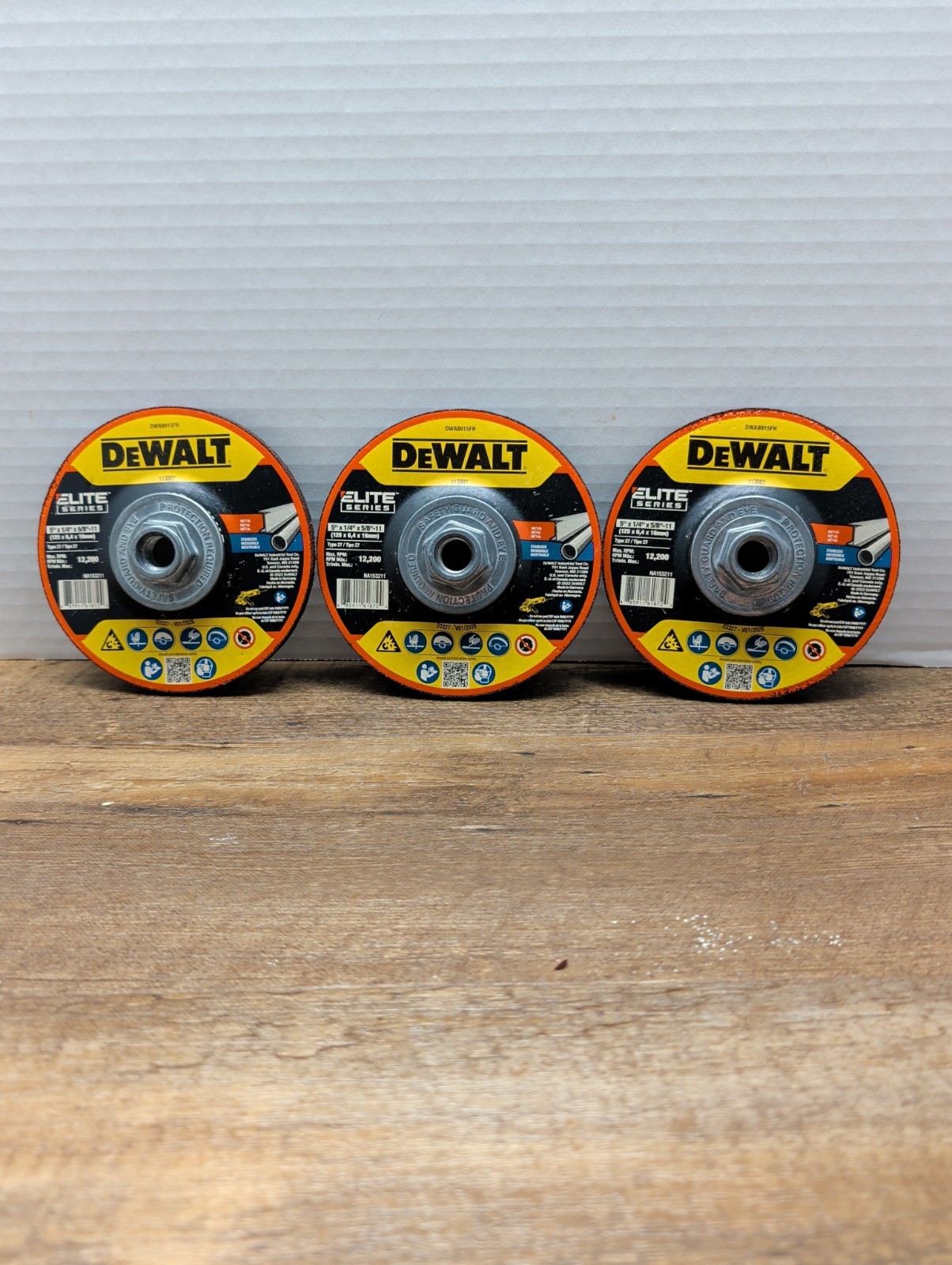 3 DEWALT Elite Series 5″ Grinding Wheels DWA8915FH 5/8″-11 Threaded Hub
