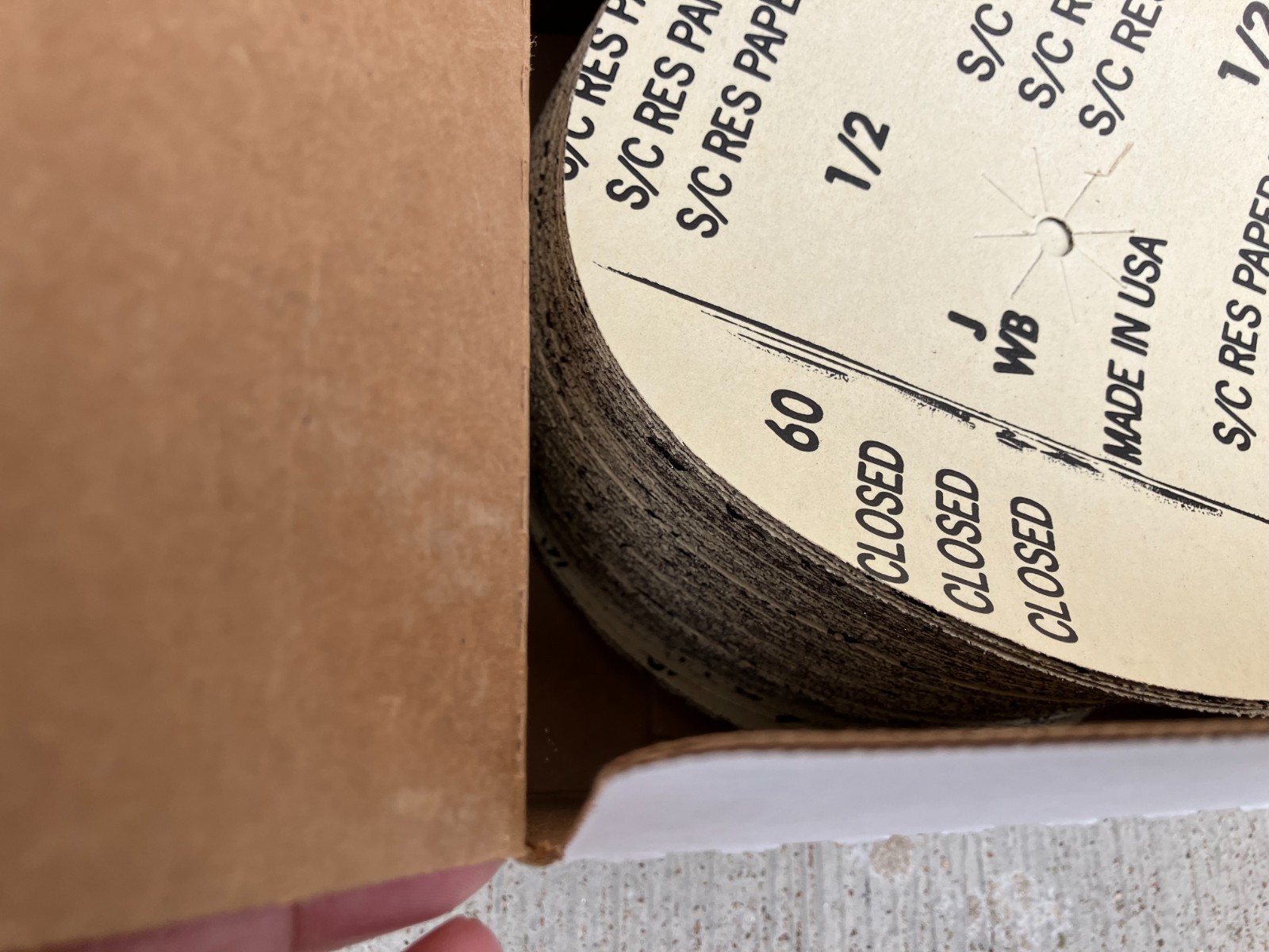(100PK) 60 – 1/2 GRIT NORTON 662611-35066 FLOOR SANDING Disc 7″ X 5/16″, H425