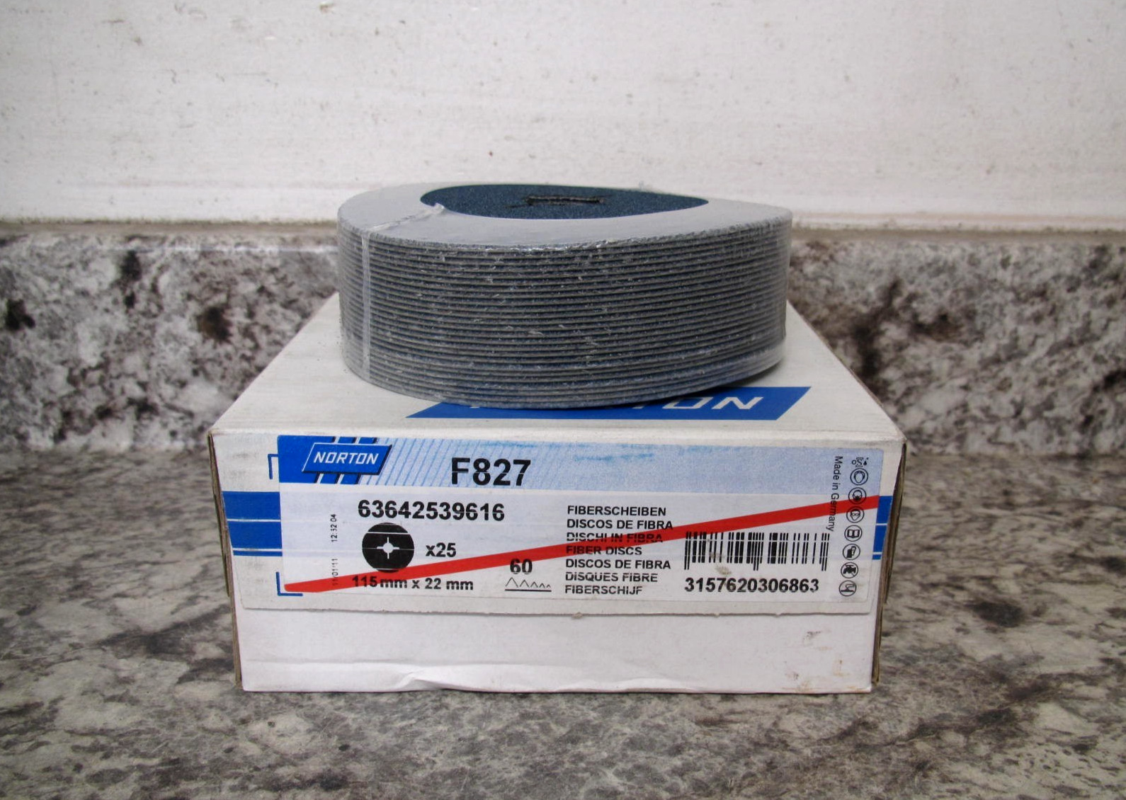 25 x New Norton F827 / 63642539616 115mm x 22mm 60 Grit Fiber Sanding Discs