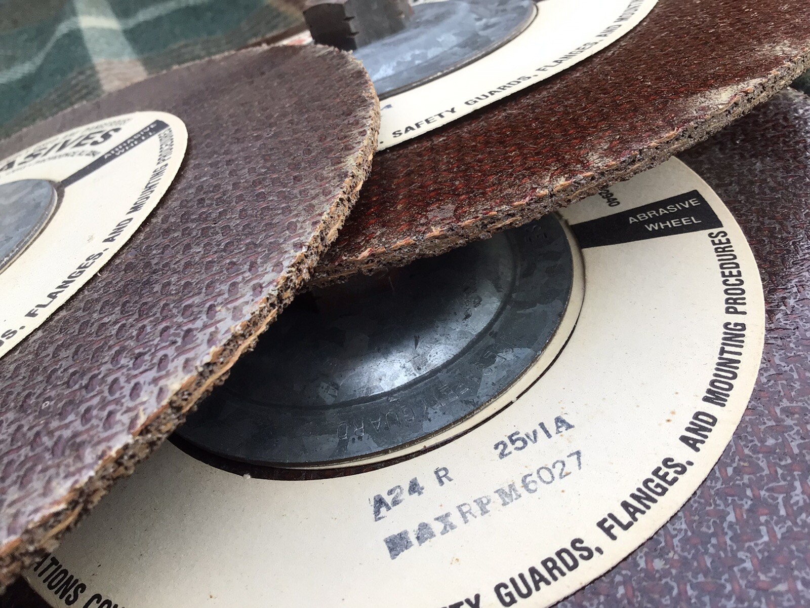 9 grinding wheel A24R 25vIA 5 8 11 mount