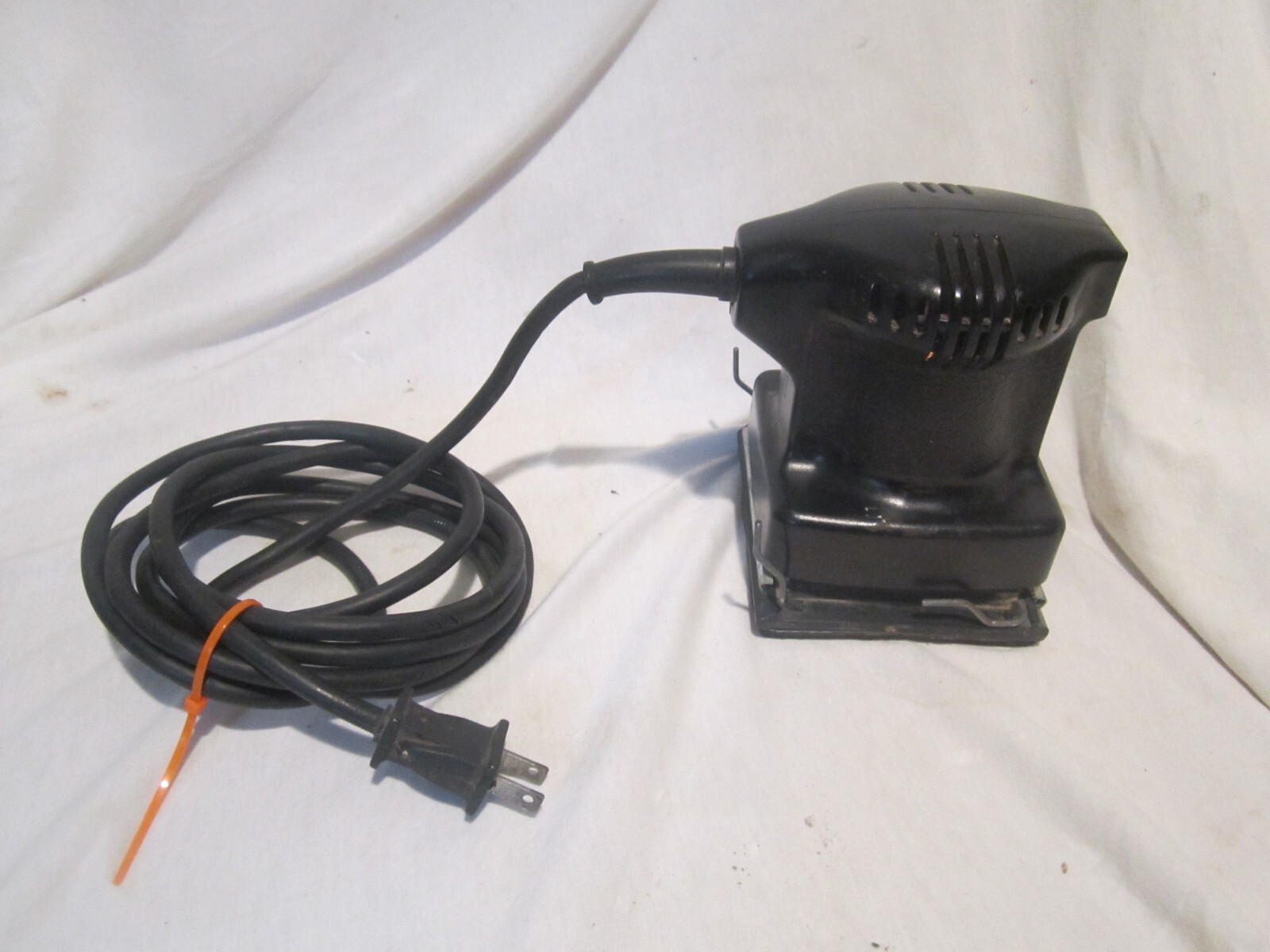 Master Mechanic MM9670 – 1/4″ Sheet Palm Finish Sander 1.9 Amp 13,000 OPM – USA