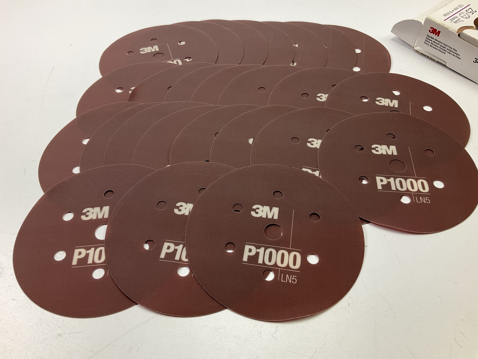 3M 34407 Hook & Loop Flexible Dust Free P1000 Grit 6 In. Sanding Disc (25/Pack)