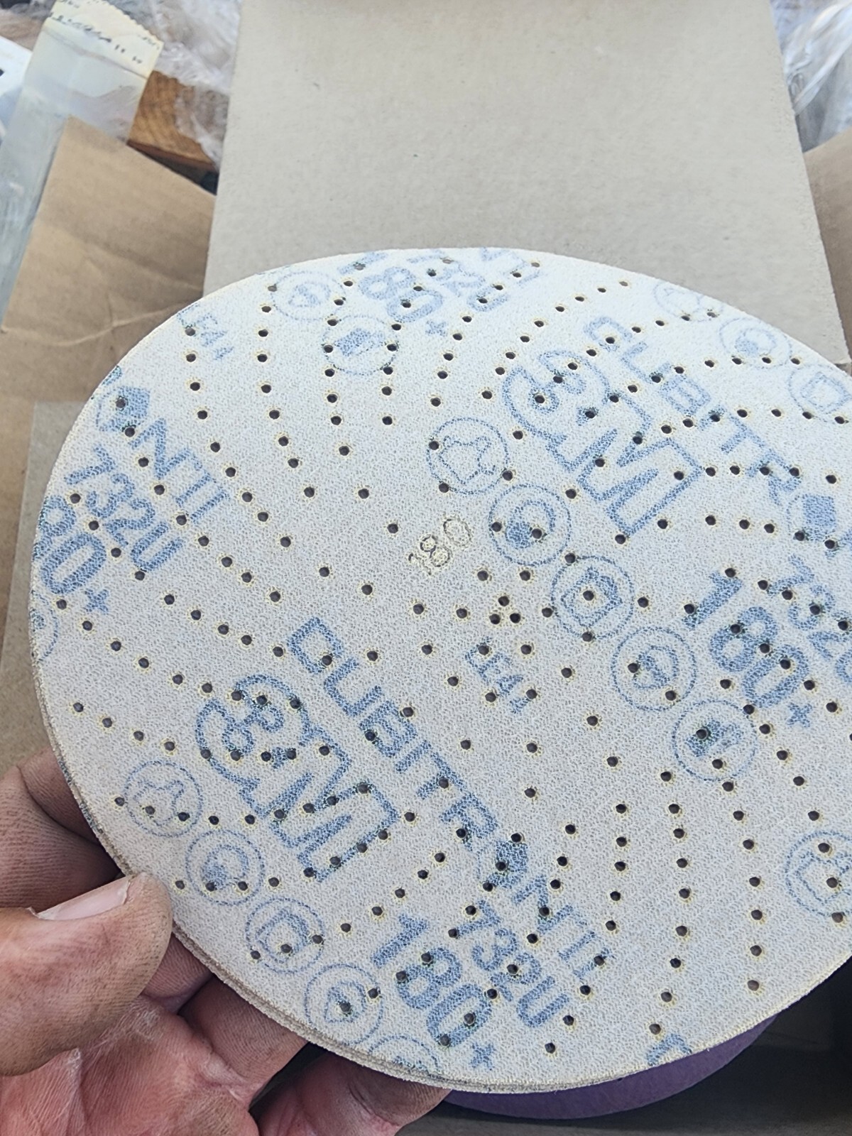 3M Cubitron II 64268 6″ Hookit Clean Sanding Abrasive Discs, 180+ Grit, 250 CT.