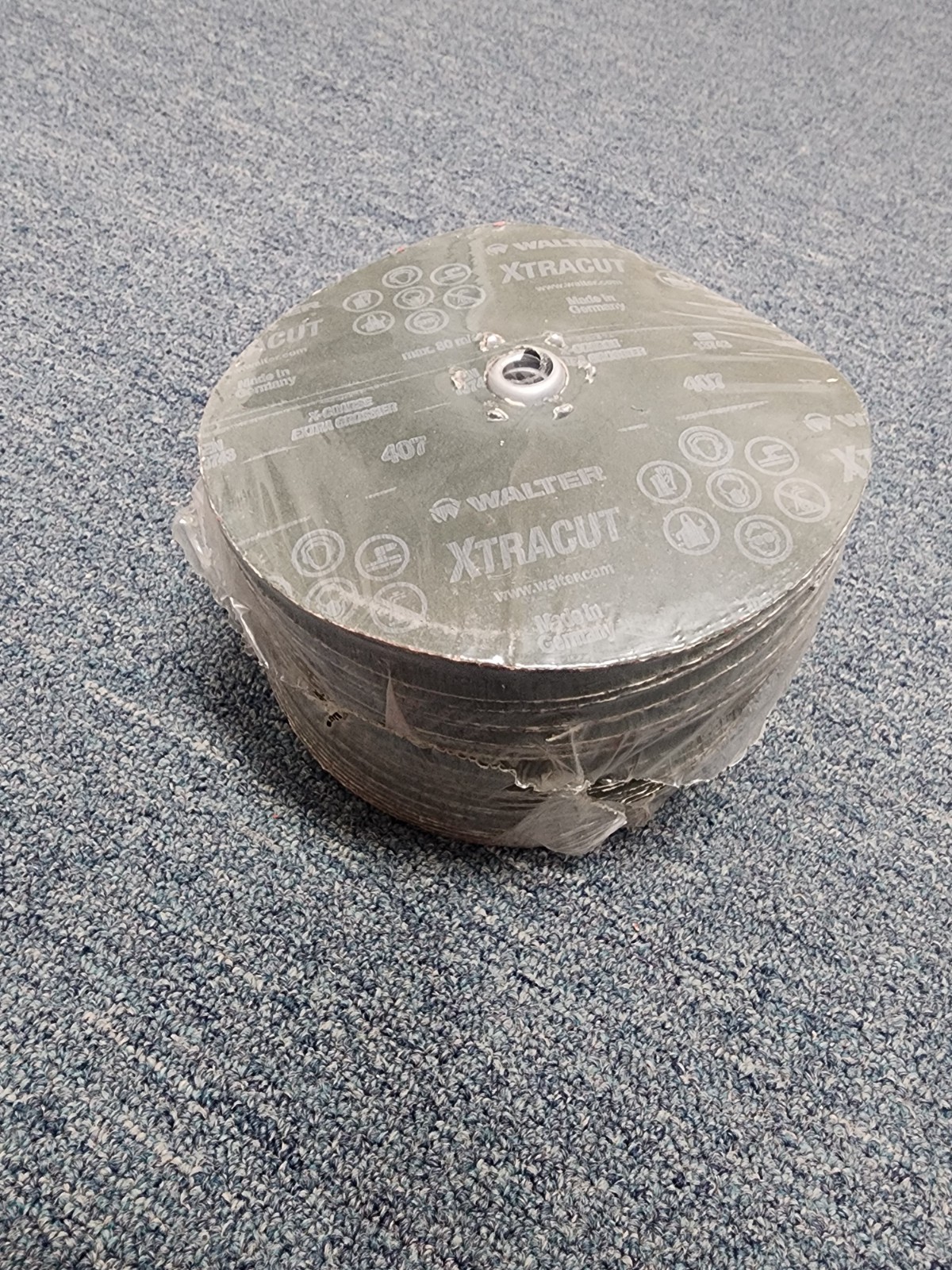 Walter 15A723 XTRACUT Sanding Discs 7″ x 5/8-11 25 Pk Quick Change Grinder Discs