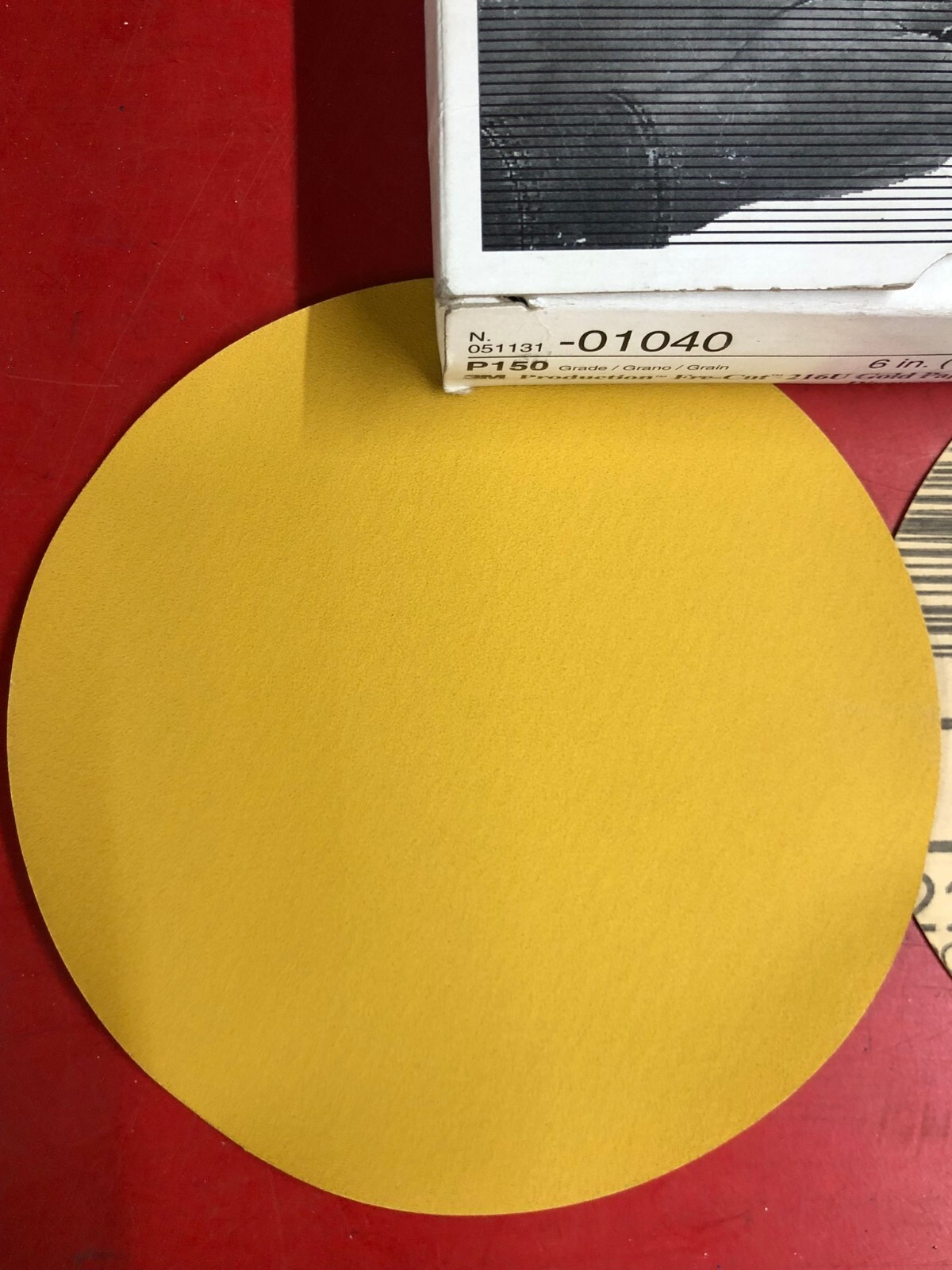 3M 01040 PRODUCTION FRE-CUT 216U GOLD PAPER 6″ INCH (100) DISCS P150 GRIT GRADE