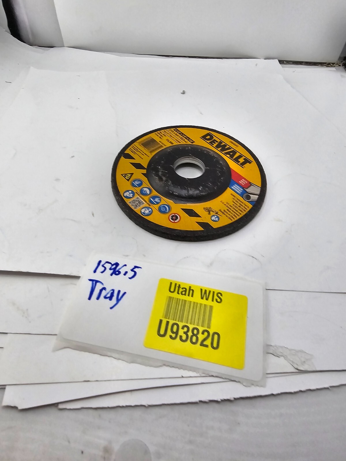 DeWALT Grinding Whee 4-1/2″ Dia, 1/4″ Thick, 7/8″ Arbor 24 Grit DW4541