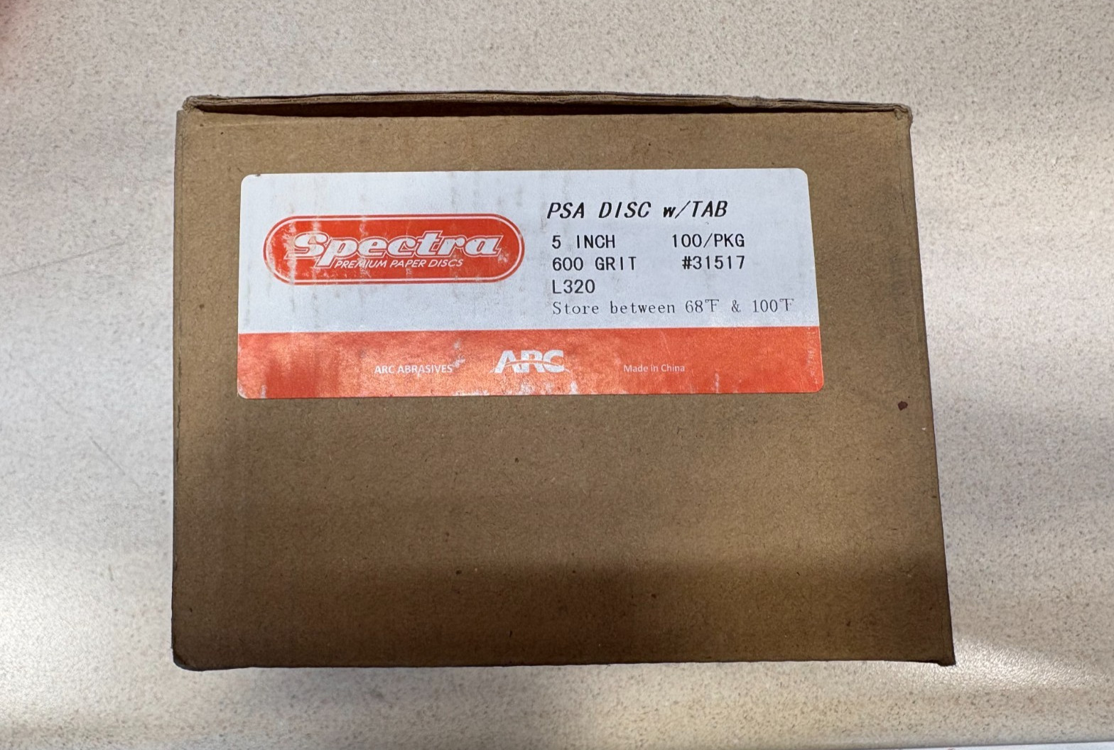 (100) ARC Spectra PSA Abrasive Sand Paper Discs w/ Tab – 5in 600 grit – 31517
