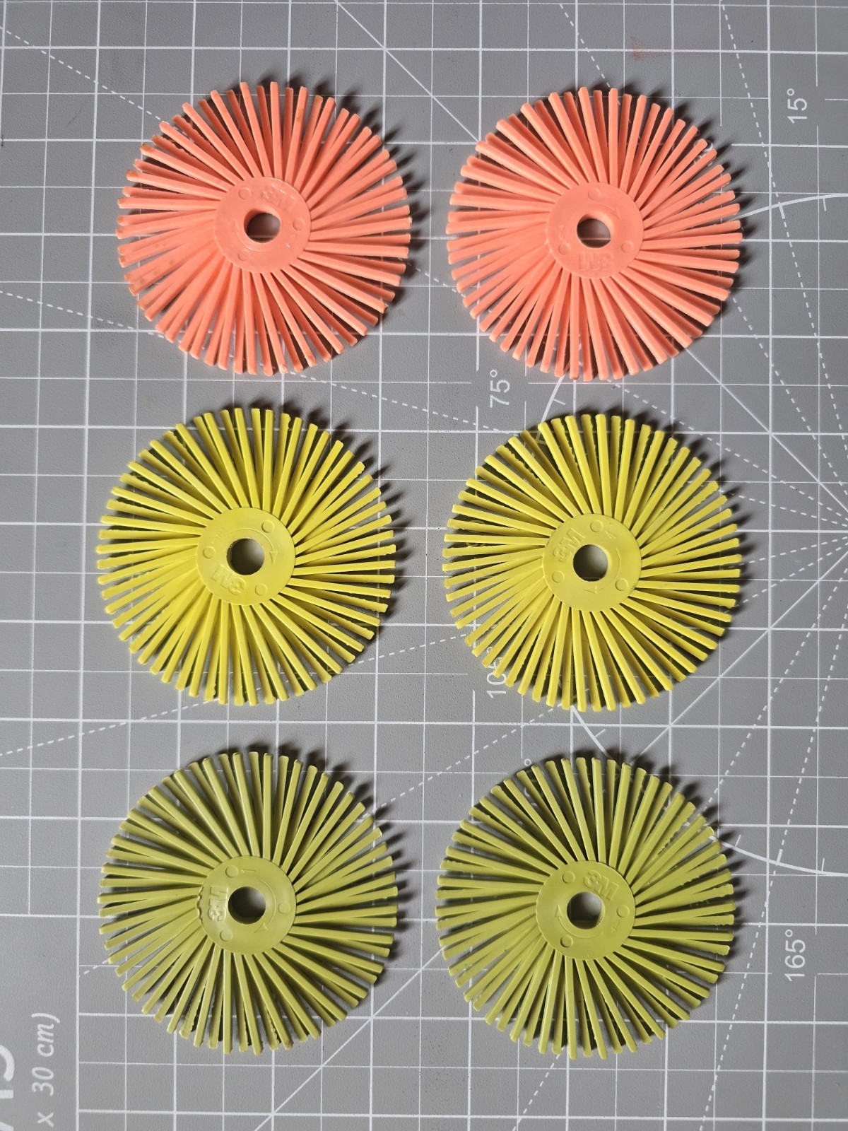 3M Radial Bristle Disc Lot yellow green orange 3 inch