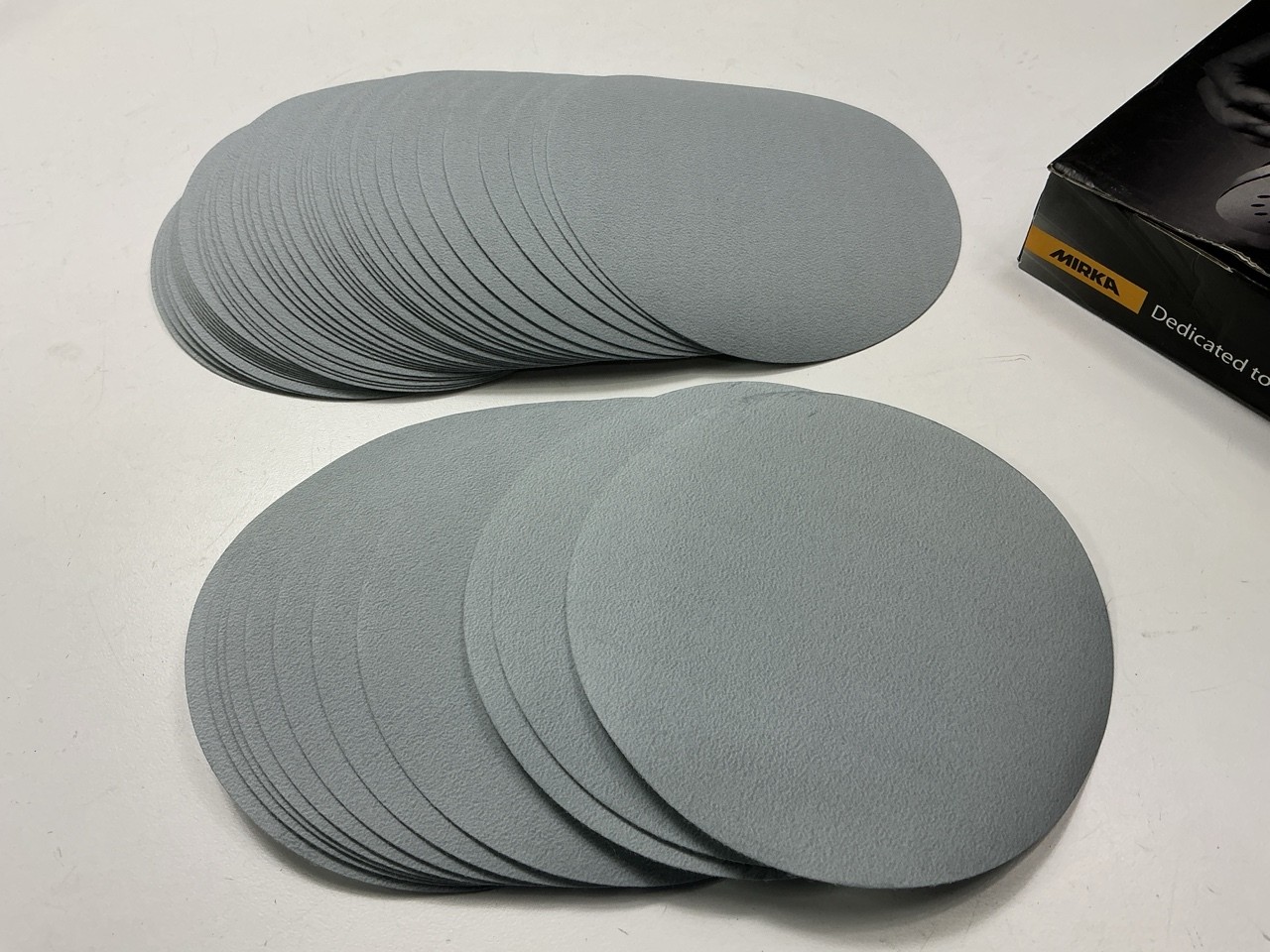 Mirka 2C-622-600 Q.Silver Grip-On 6″ 600 Grit Sanding Discs, 50 / Pack