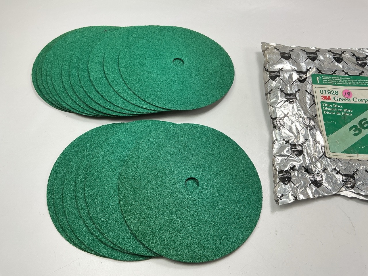 19 Discs – 3M 01928 Green Corps Fibre Sanding Disc, 9 1/8 In X 7/8 In, 36 Grit