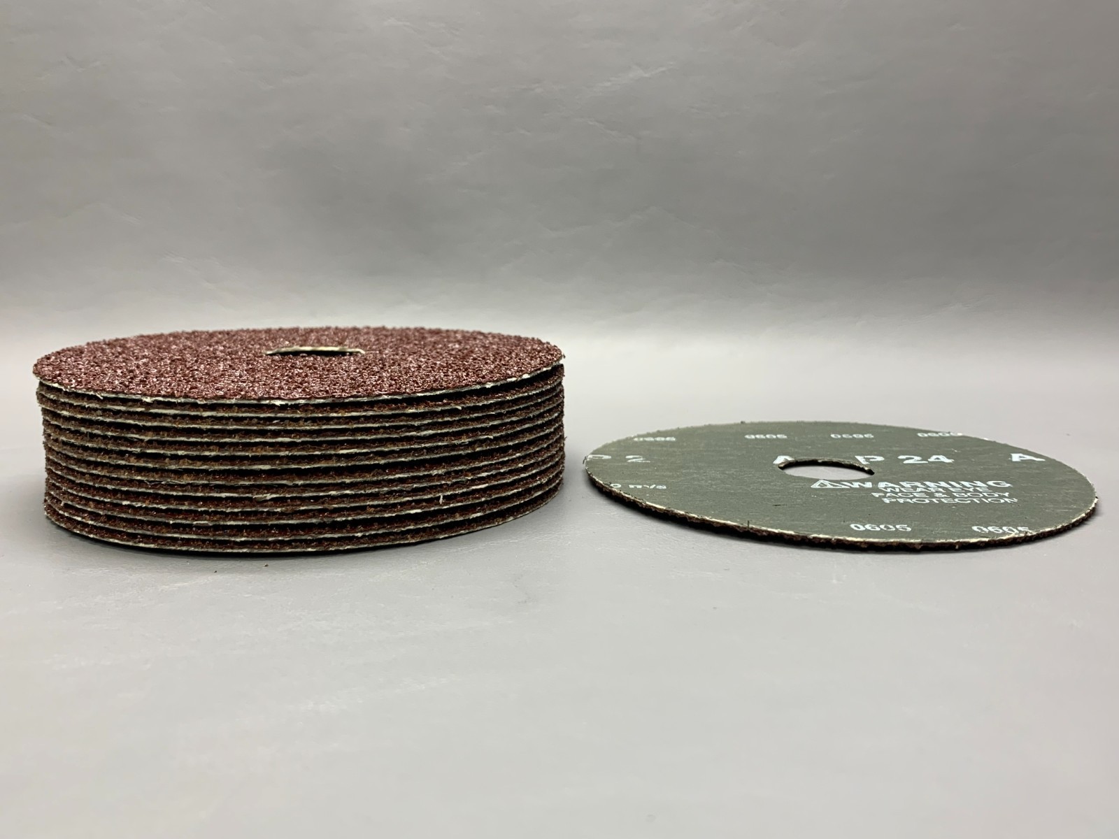 Lot of 12 – 24 Grit 4.5 Inch Aluminum Oxide Sanding Disc 7/8-Inch Arbor