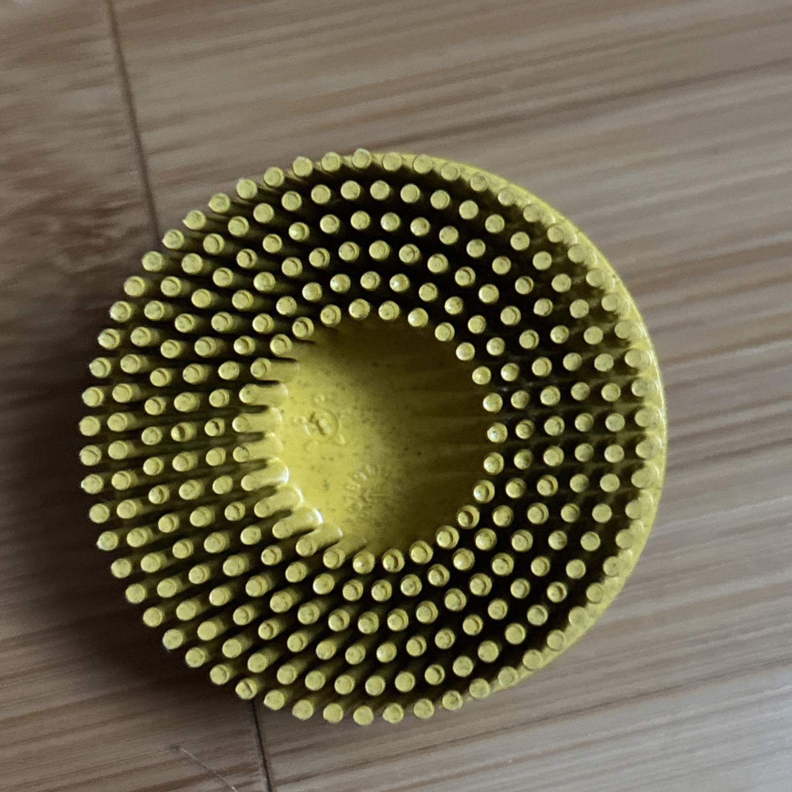 3M Scotch-Brite Roloc 2″ x 5/8″Tapered Medium Bristle Disc – Yellow 18732 9 piec