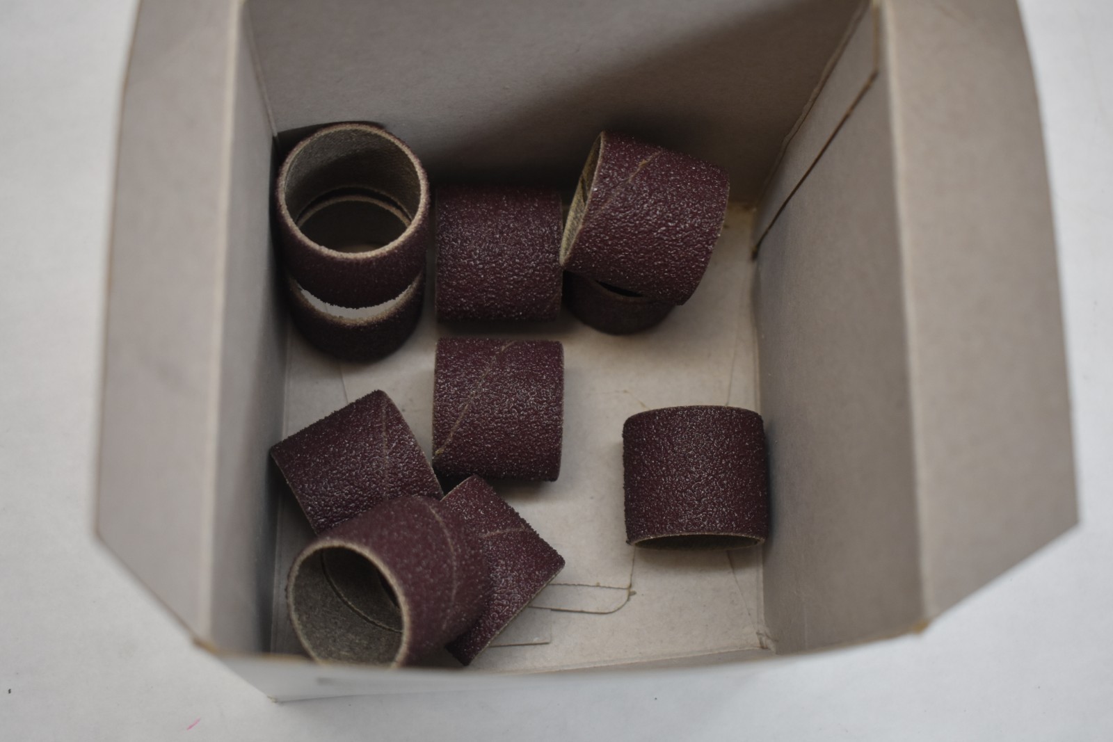 Lot of 20 Aluminum Oxide Spiral Bands No Lap Sanding Sleeves 1″ x 1″ 50-AO-RB