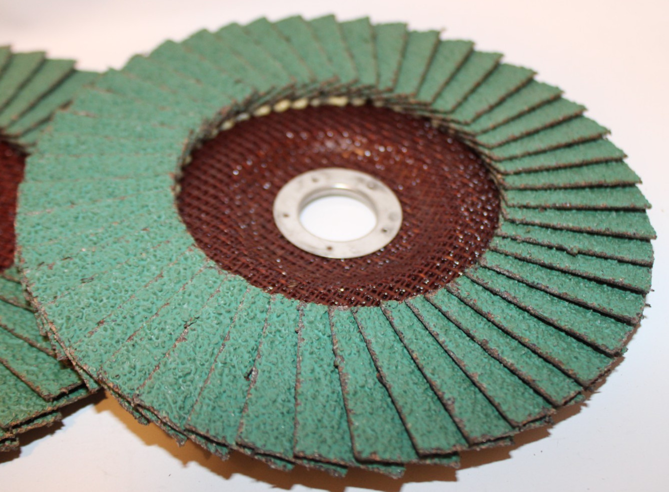 7″ x 7/8″ 24 Grit Flap Disc, FLAT Grinding Wheels, Fiber./Zir. Alum. – Lot of 5