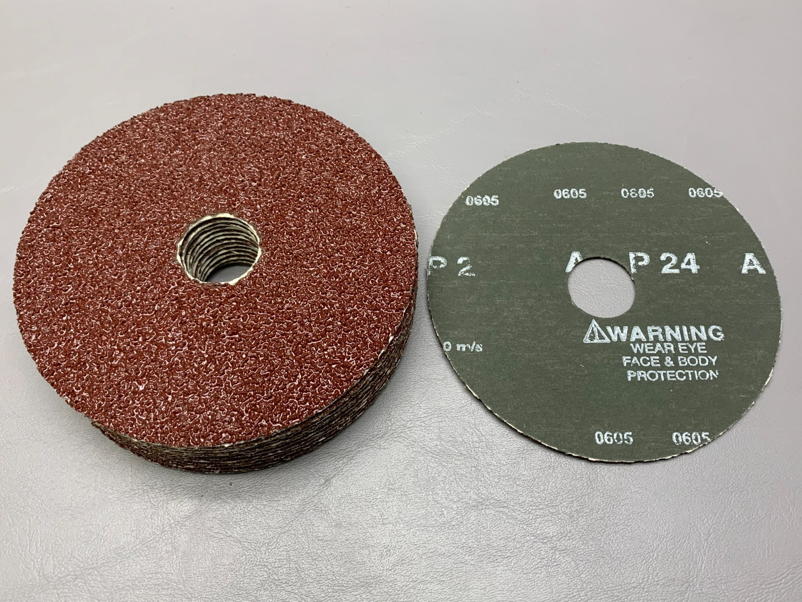 Lot of 12 – 24 Grit 4.5 Inch Aluminum Oxide Sanding Disc 7/8-Inch Arbor
