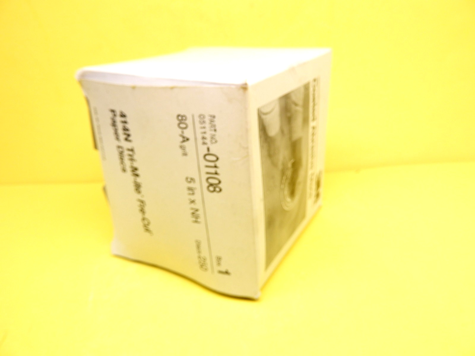 NOS NEW 3M 80-A GRIT SANDPAPER 250 DISCS #051144-01108 TRI-M-ITE FRE-CUT PAPER