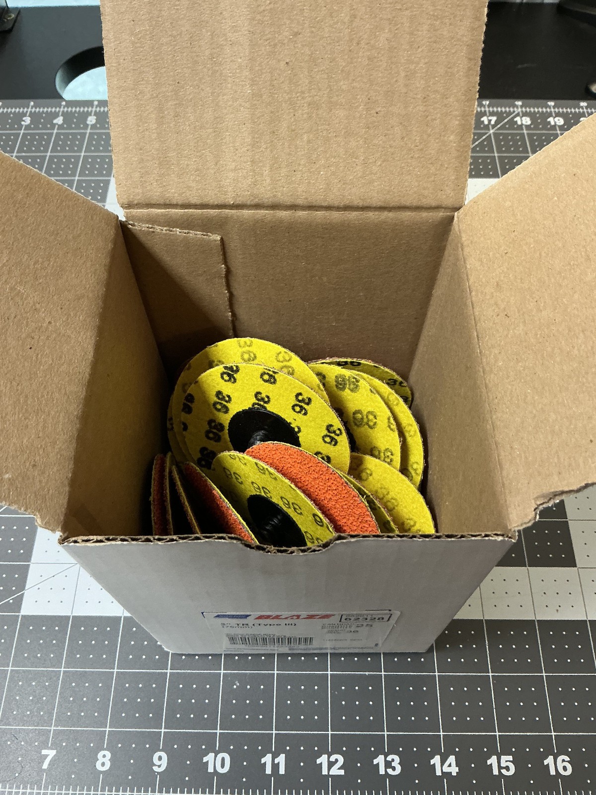 Norton 62328 Blaze 36 Grit 3″ TR Sanding Disc, Box of 25
