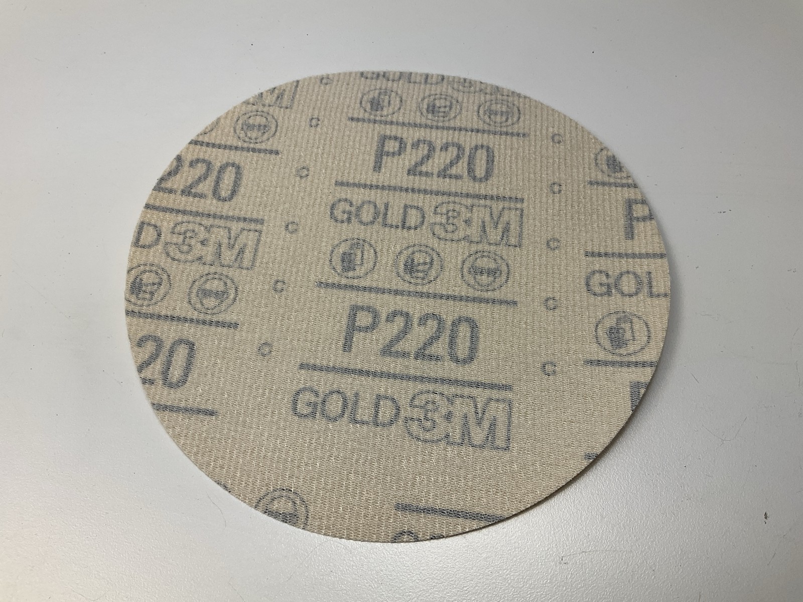 3M 00978 Hookit Gold Sanding Disc 216U 6″ P220A 220 Grit (100 Discs / Box)