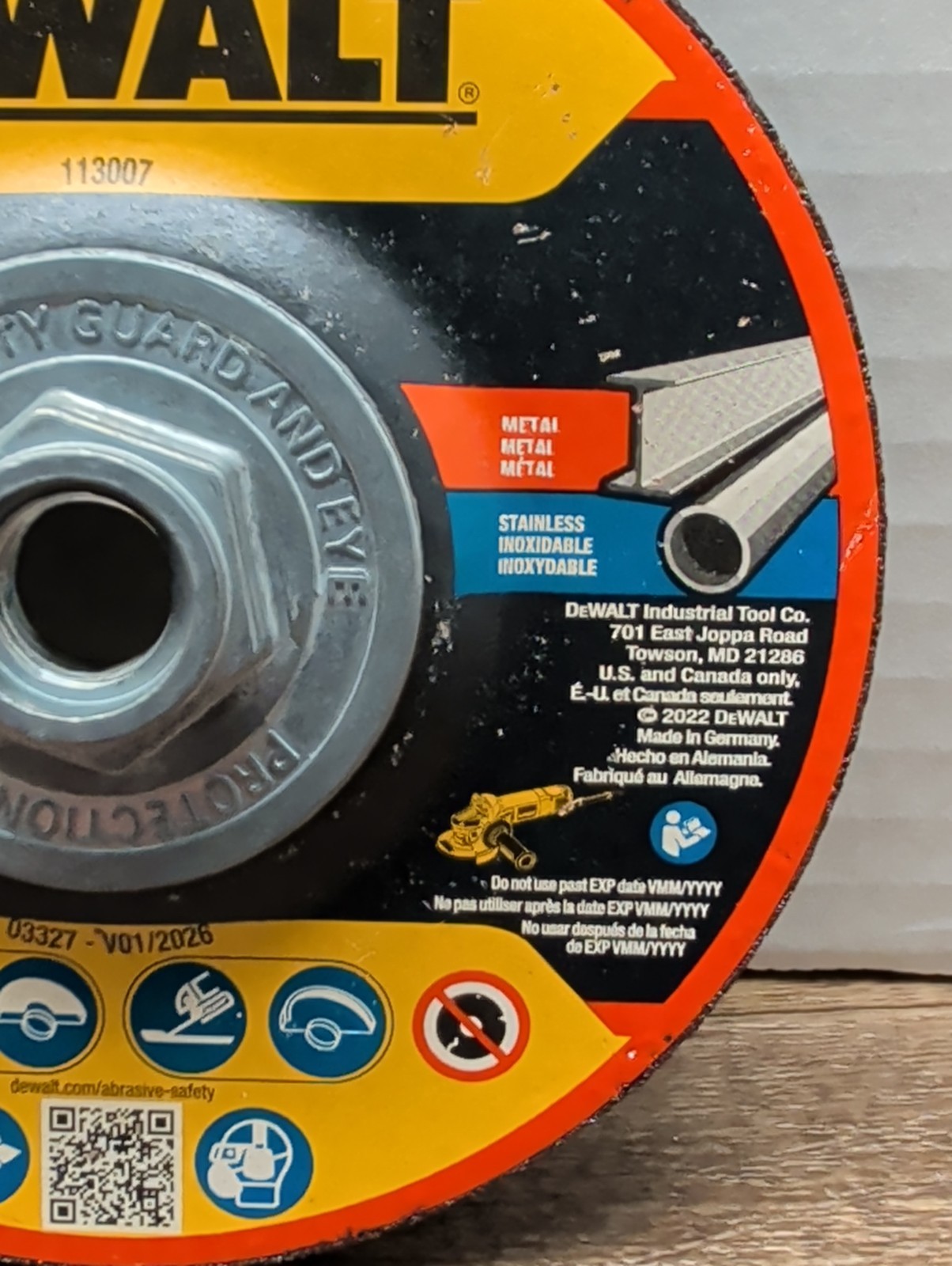 3 DEWALT Elite Series 5″ Grinding Wheels DWA8915FH 5/8″-11 Threaded Hub
