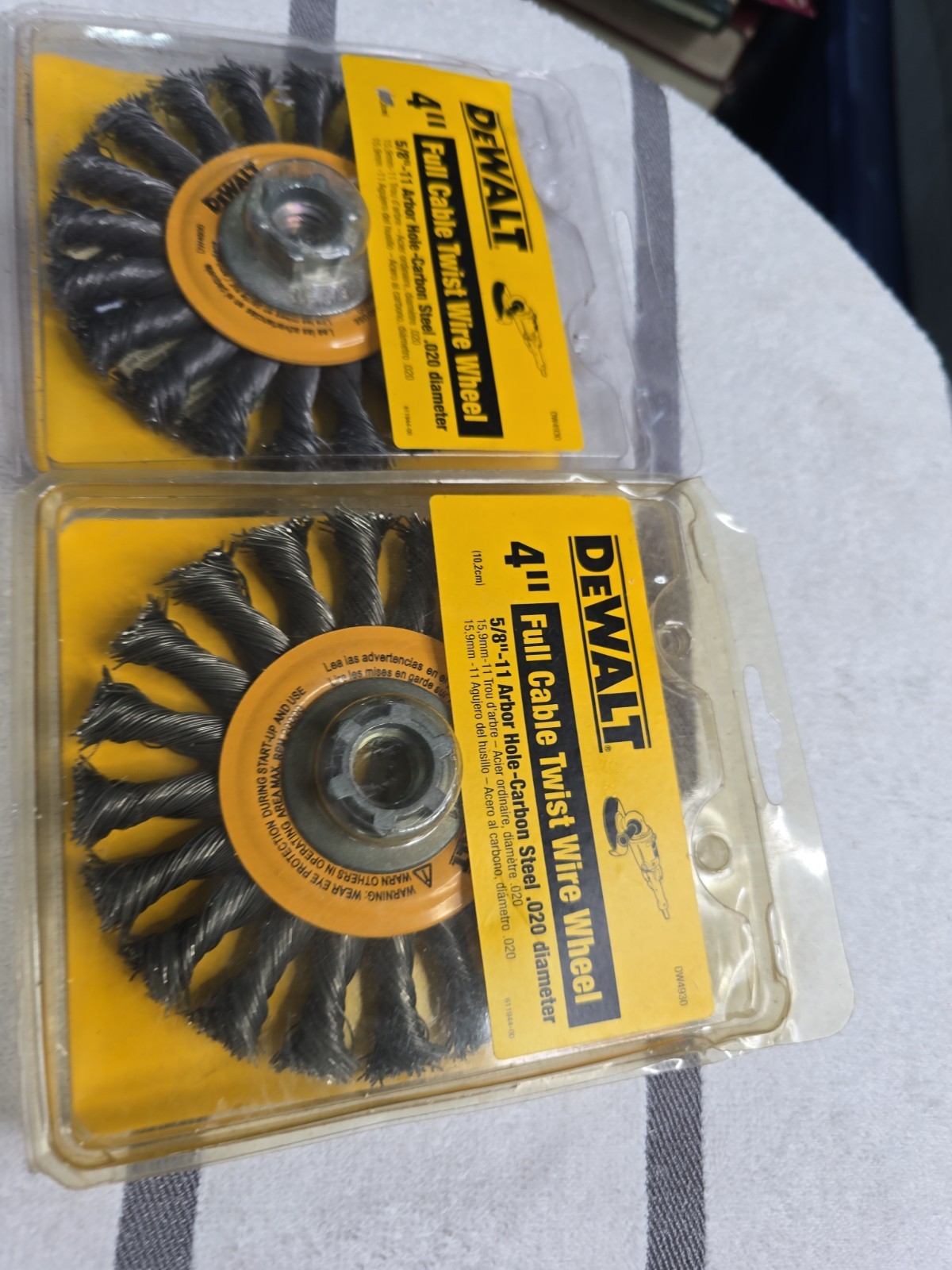 A Lot Of 2 DeWalt DW4930 Carbon Cable Twist Wire Wheel 4″ NIC