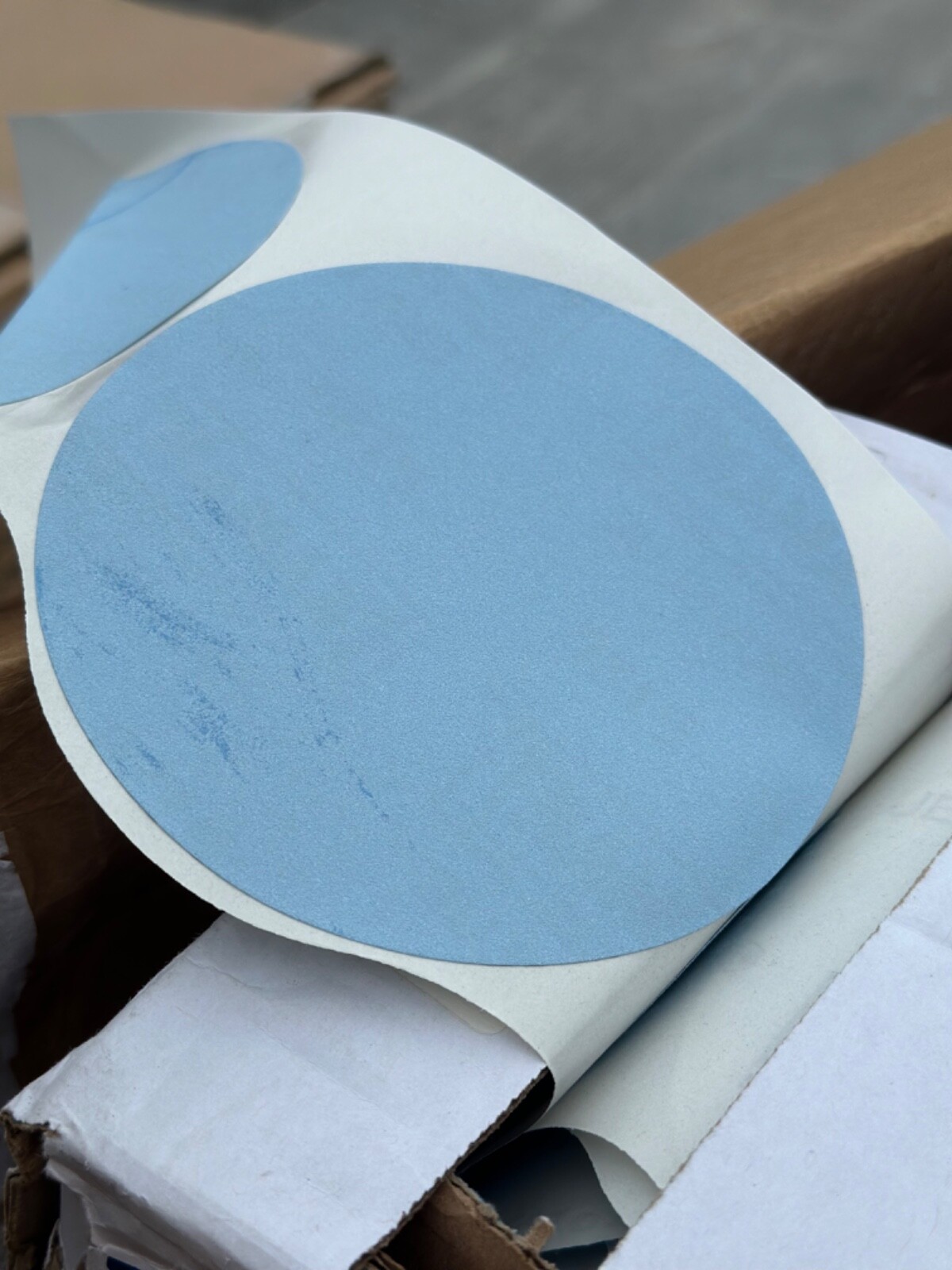 Uneeda M-129501 – 5″ EKABLUE Paper Sanding Discs 180 Grit, Box of 250