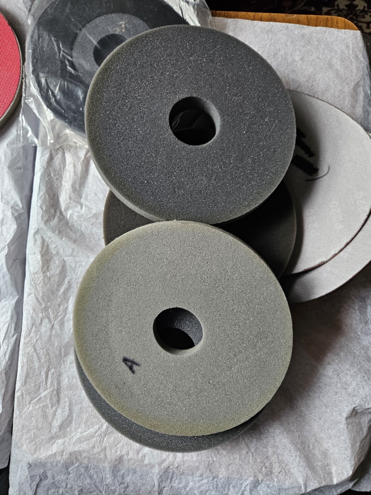 Huge Lot of 9″ Hook & Loop Drywall Sanding Back Up Pad 03292 + Discs And PWRPAD
