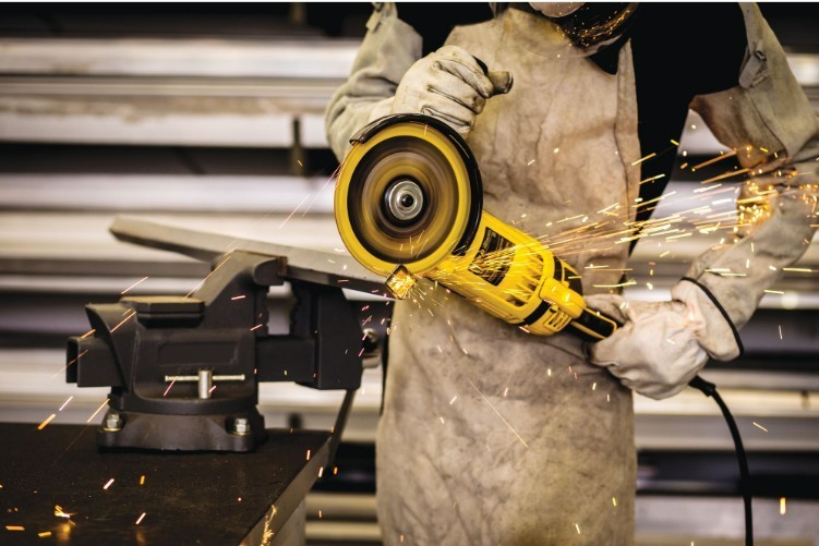 DEWALT EXTREME 7 in. Metal Diamond Cutoff DW8570