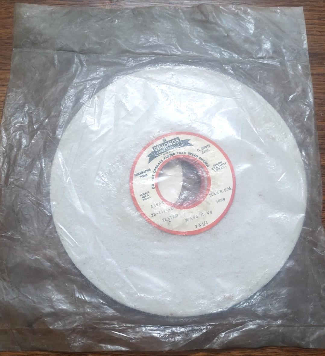 Simonds WA60 H V8 Grinding Wheel 7″ x 1/4″ Aluminum Oxide, 1-1/4″ Center Hole