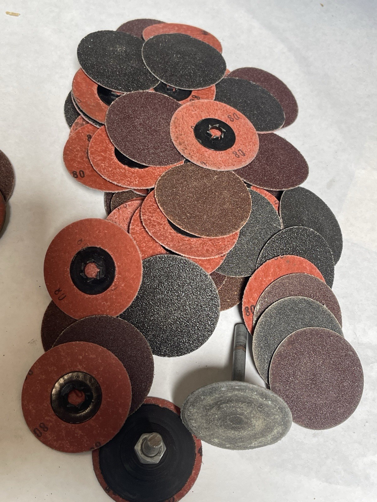 Assorted 2in Round Sanding Abrasive Paper Discs Quick-Change Sandpaper (26JL50)