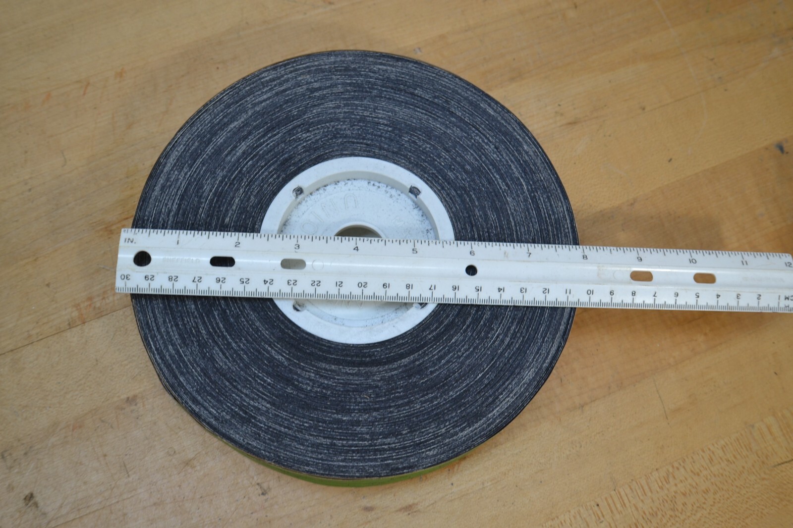 Emery Cloth Aluminum Oxide Sanding Shop Roll 150 Grit 1-1/2″ x 50 Yards