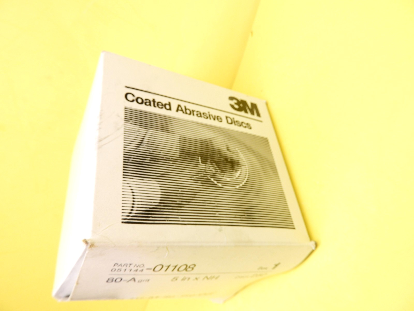 NOS NEW 3M 80-A GRIT SANDPAPER 250 DISCS #051144-01108 TRI-M-ITE FRE-CUT PAPER