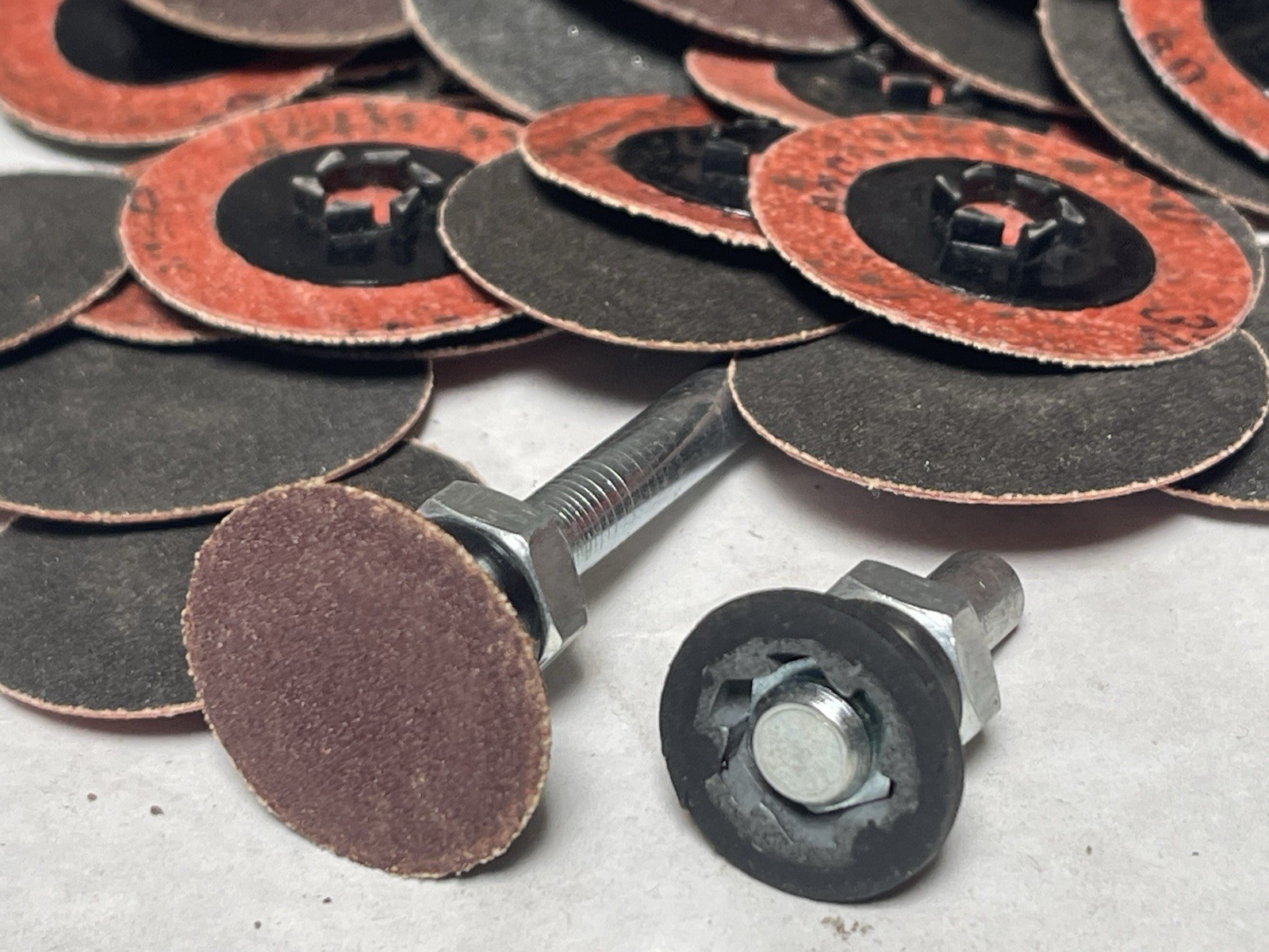 Assorted 1.5” Round Sanding Abrasive Paper Discs Quick-Change Sandpaper (26JL54)