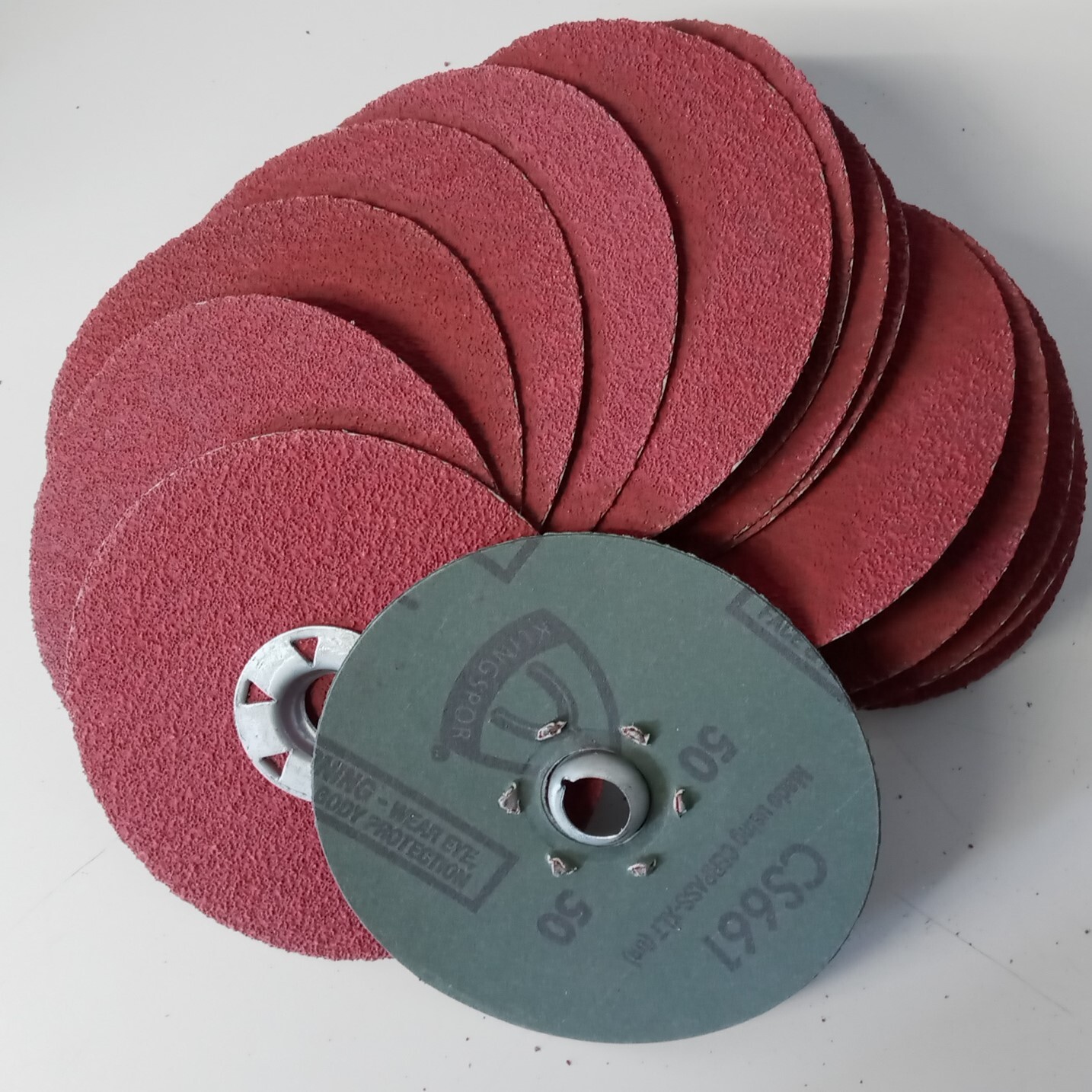 Dewalt DARC6G0515 Metal Stainless Finishing Fiber Discs 50grit 4-1/2″ 15-pack