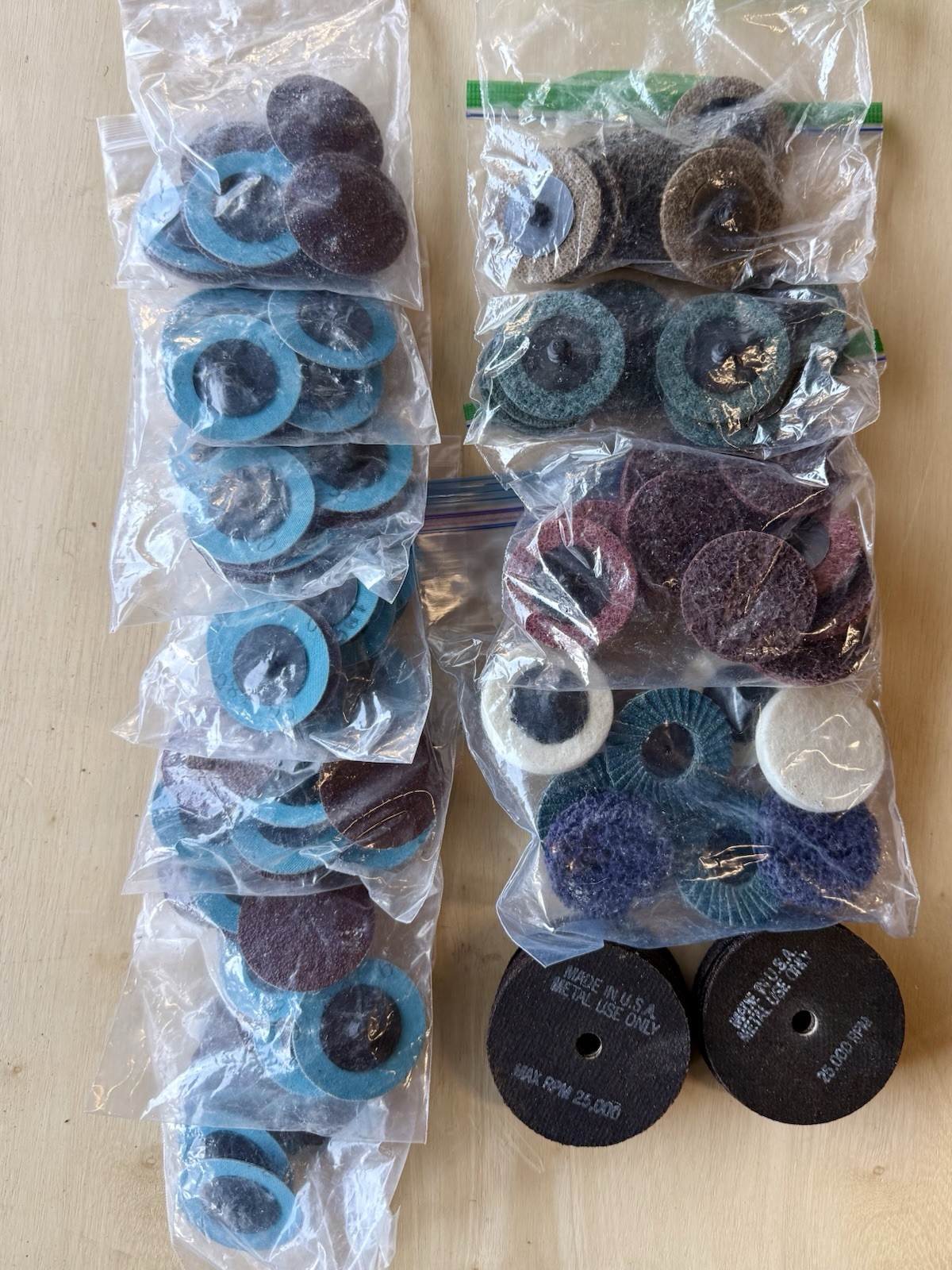 100+ Mixed Lot Roloc Sanding Discs Surface Conditioning Pads