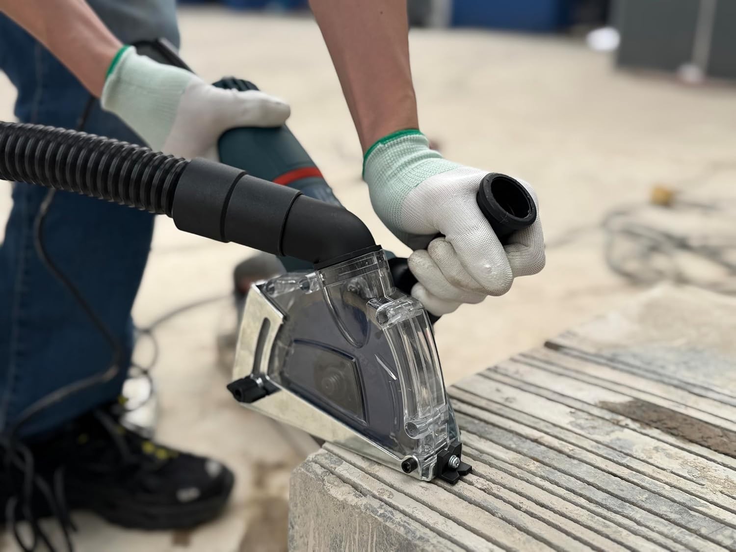 Toolless Dust Extraction Shroud for Angle Grinders – Maximum Cutting Depth 32mm