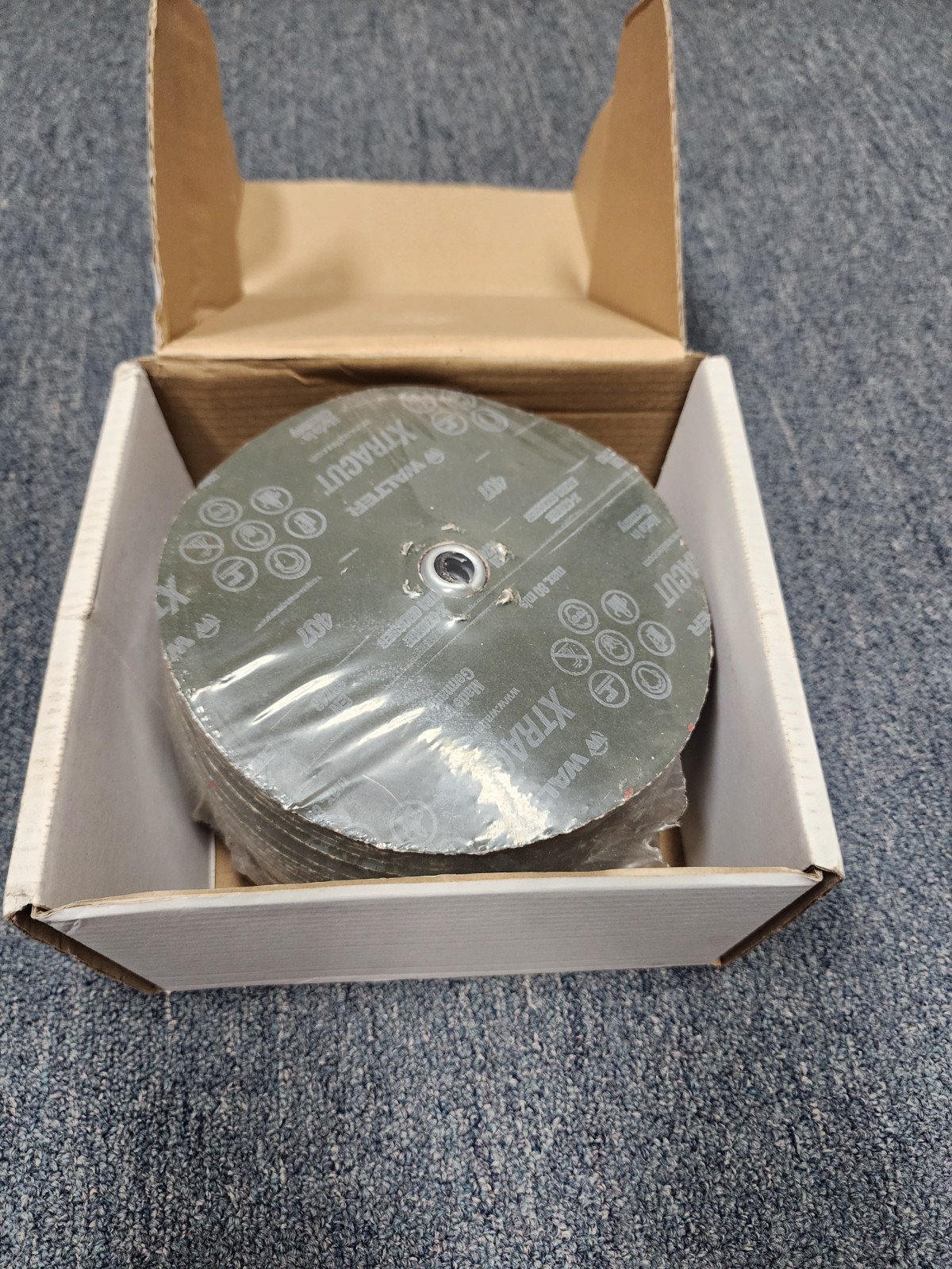 Walter 15A723 XTRACUT Sanding Discs 7″ x 5/8-11 25 Pk Quick Change Grinder Discs
