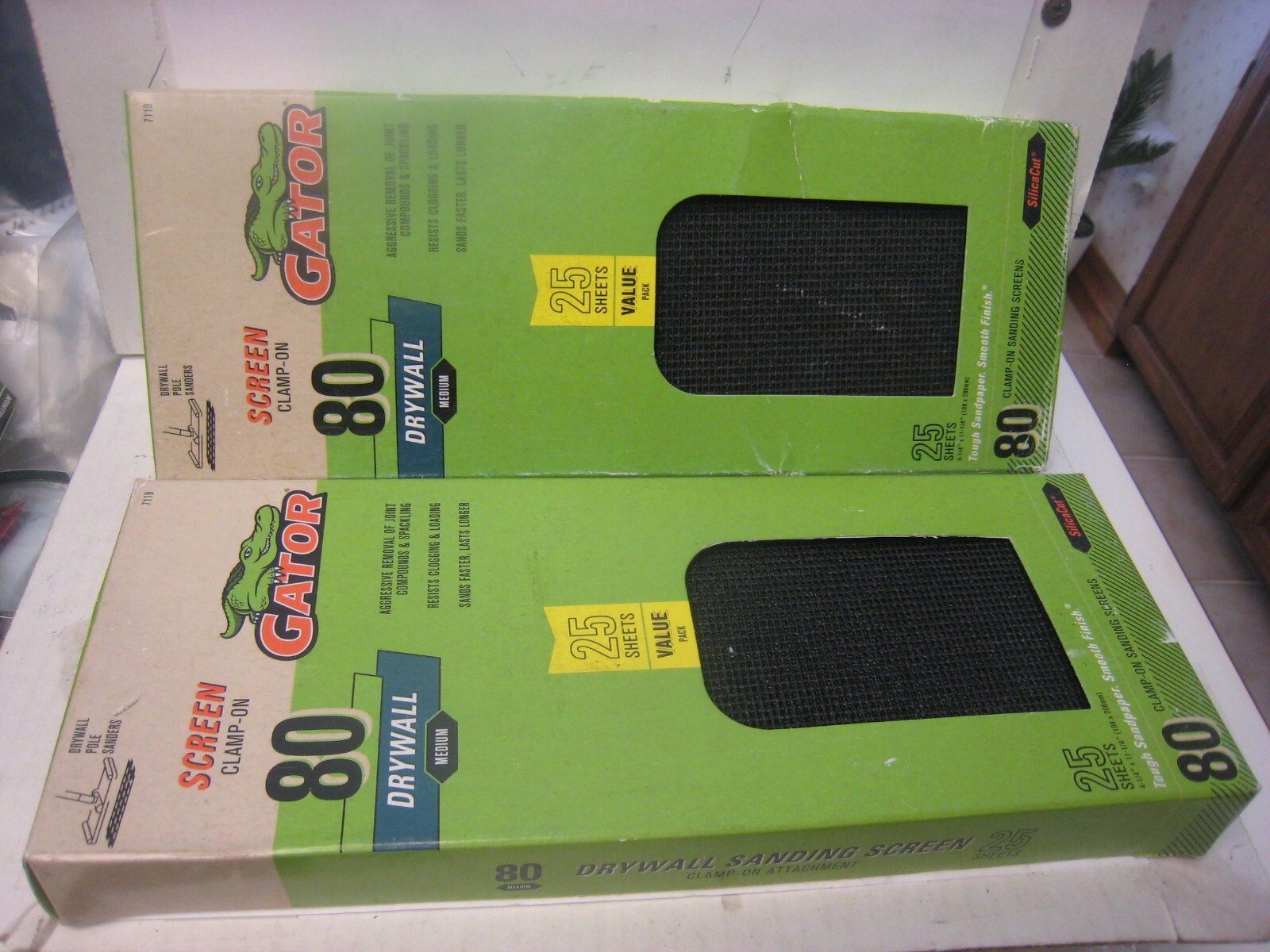 2 packs Gator Drywall Sandpaper 25 Sheets each 4.25″ W x 11.25″ L 80-Grit 50 tot